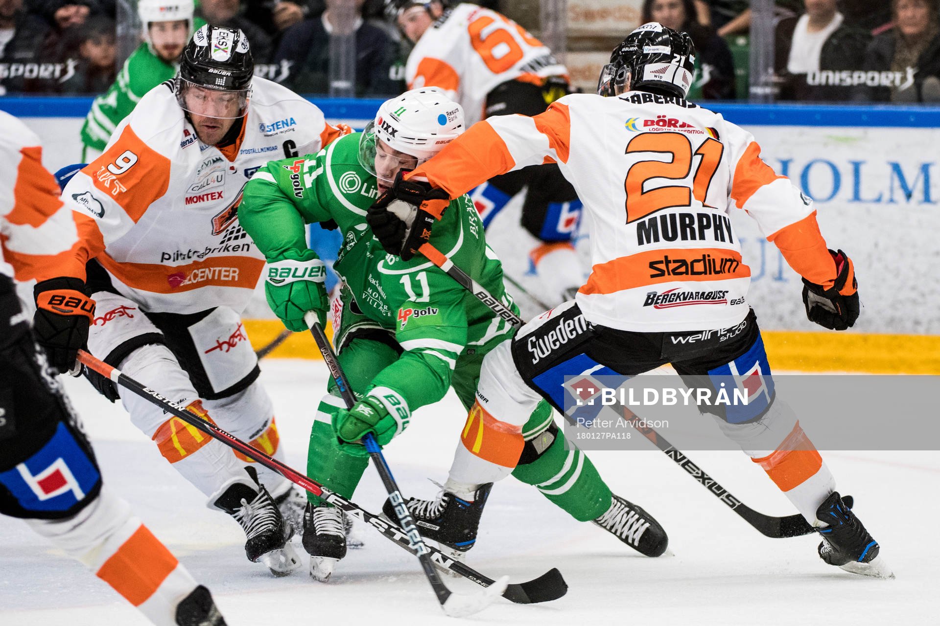 Rögles Bryan Lerg i kamp mot Karlskronas Morten Madsen och