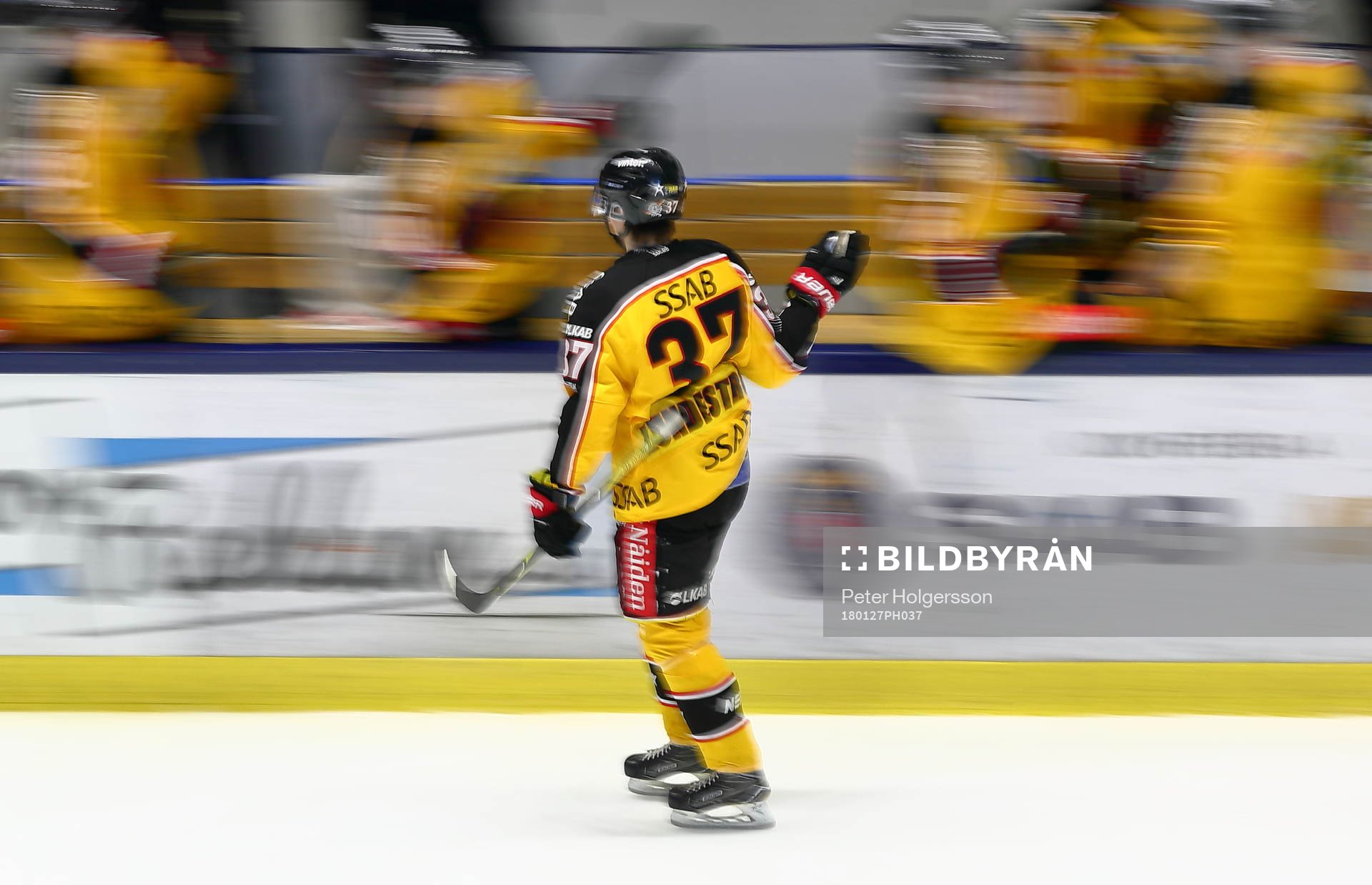 Linköpings-supporters utanför SAAB Arena