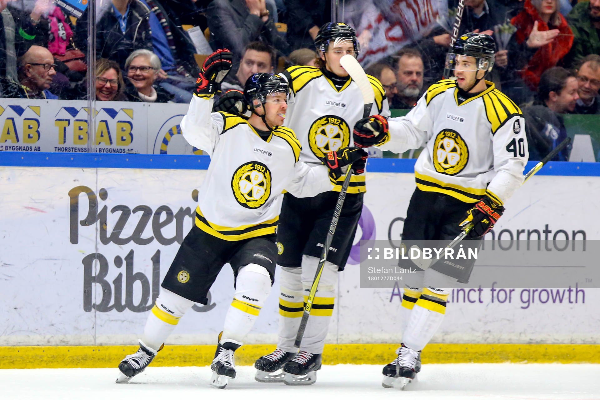 Brynäs Kevin Clark jublar med lagkamrater