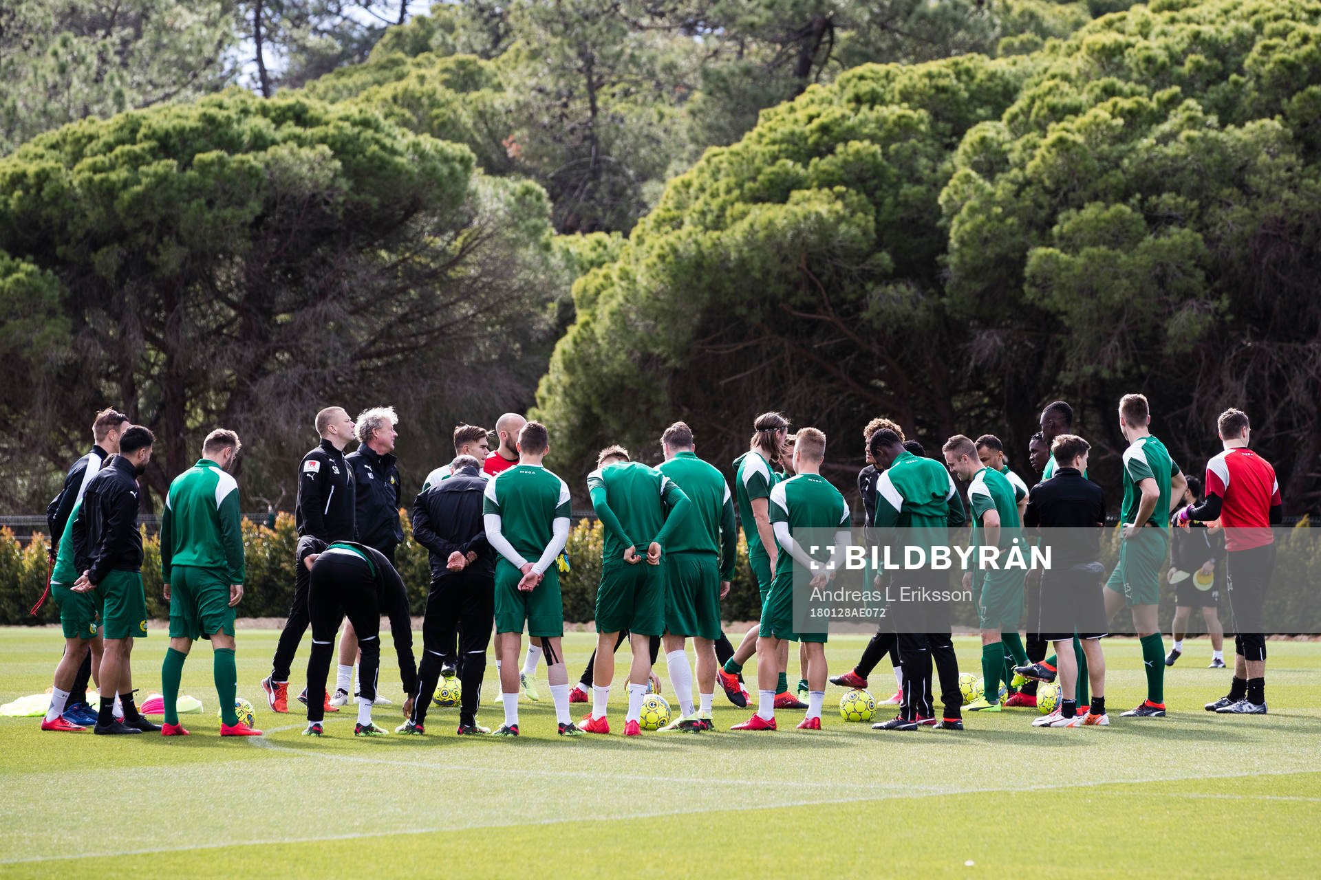 Hammarbys spelare samlas