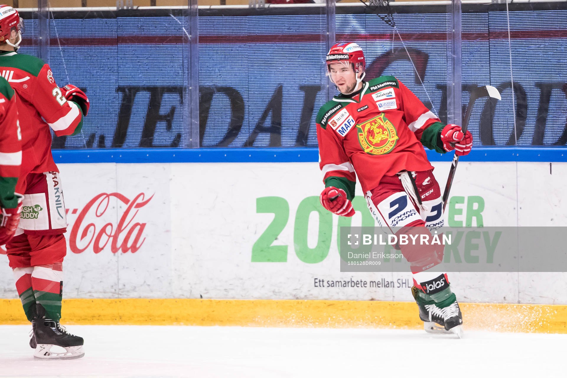 Moras Jason Akeson jublar