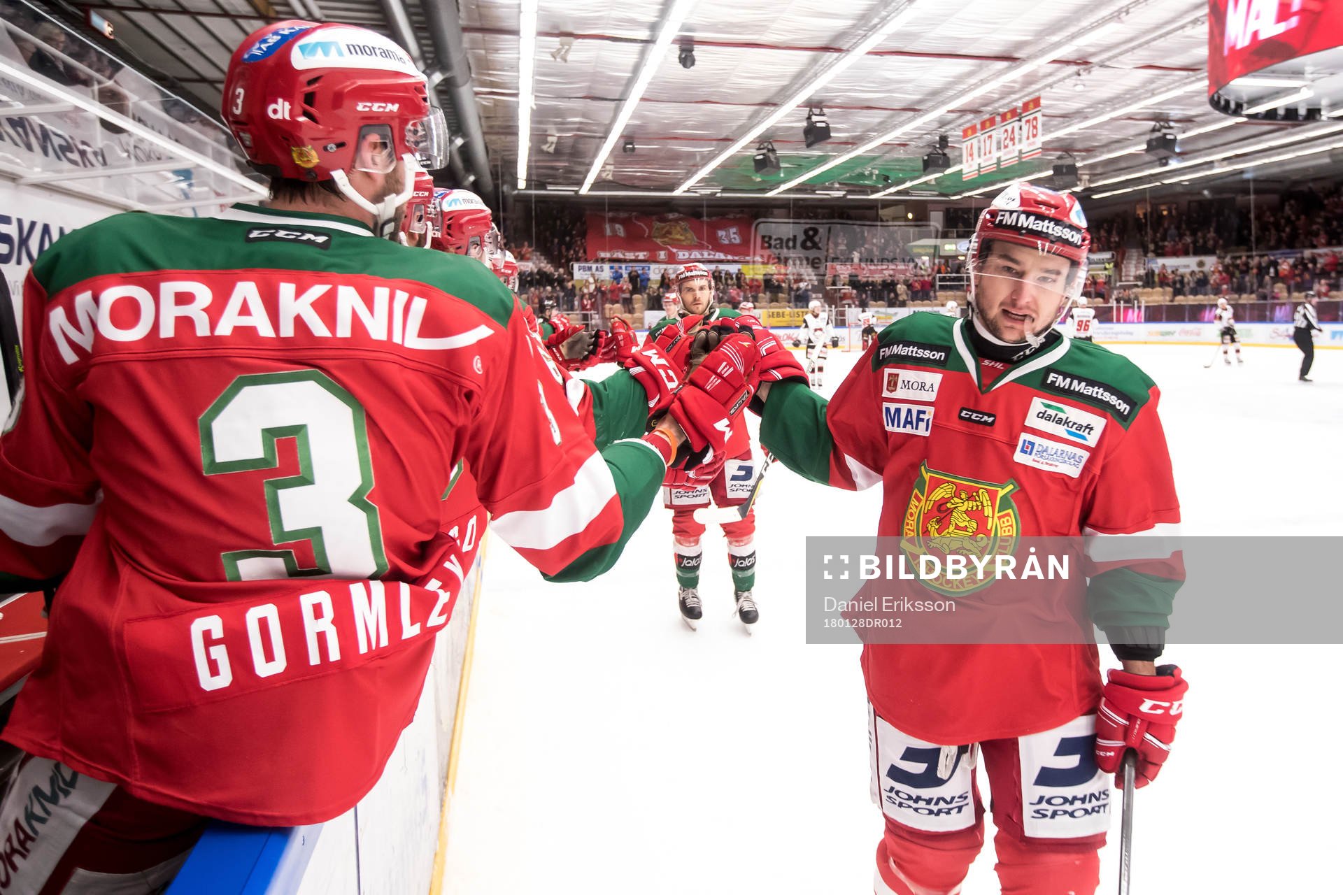 Moras Jason Akeson jublar