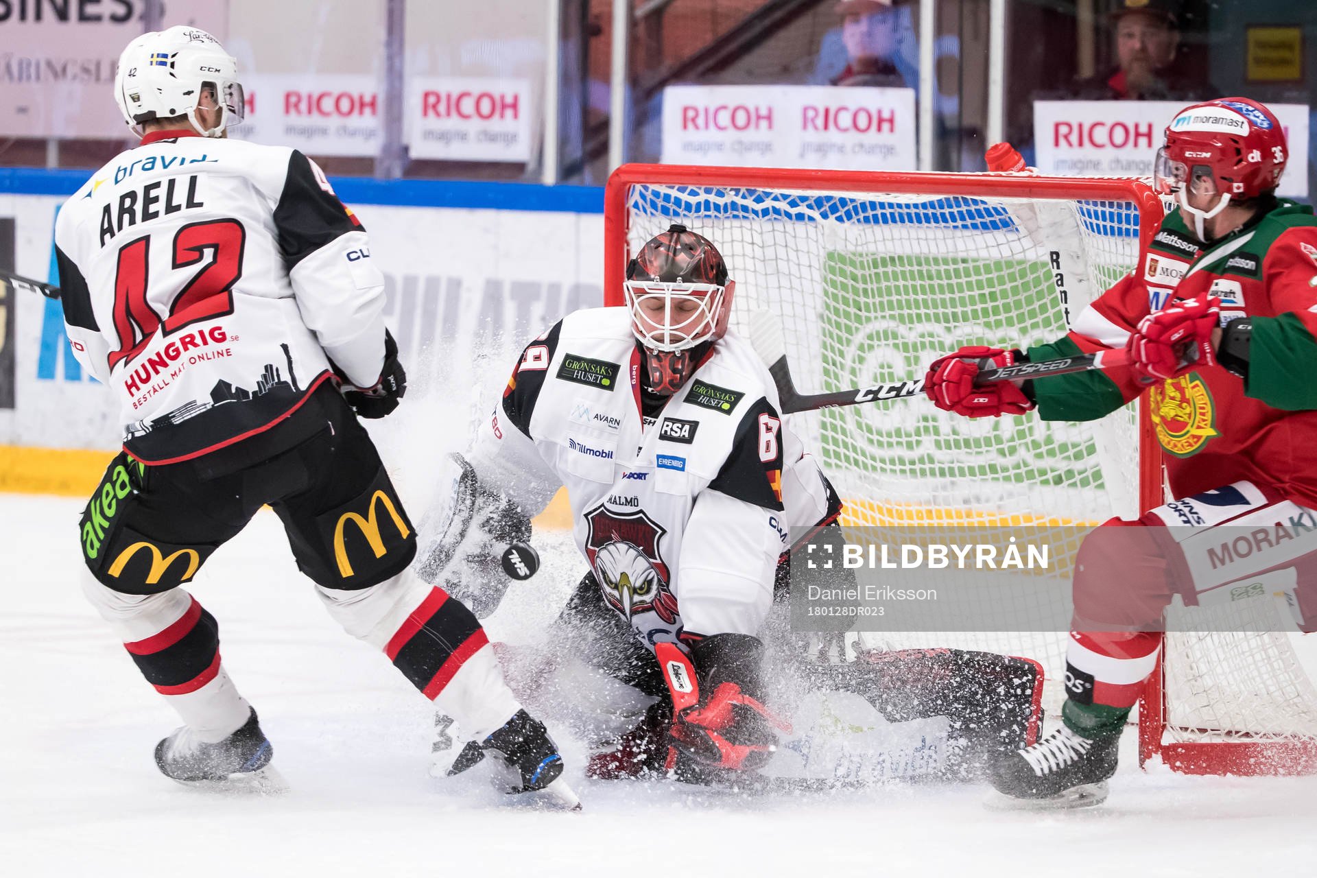 räddning av Malmö Redhawks målvakt Oscar Alsenfelt Moras