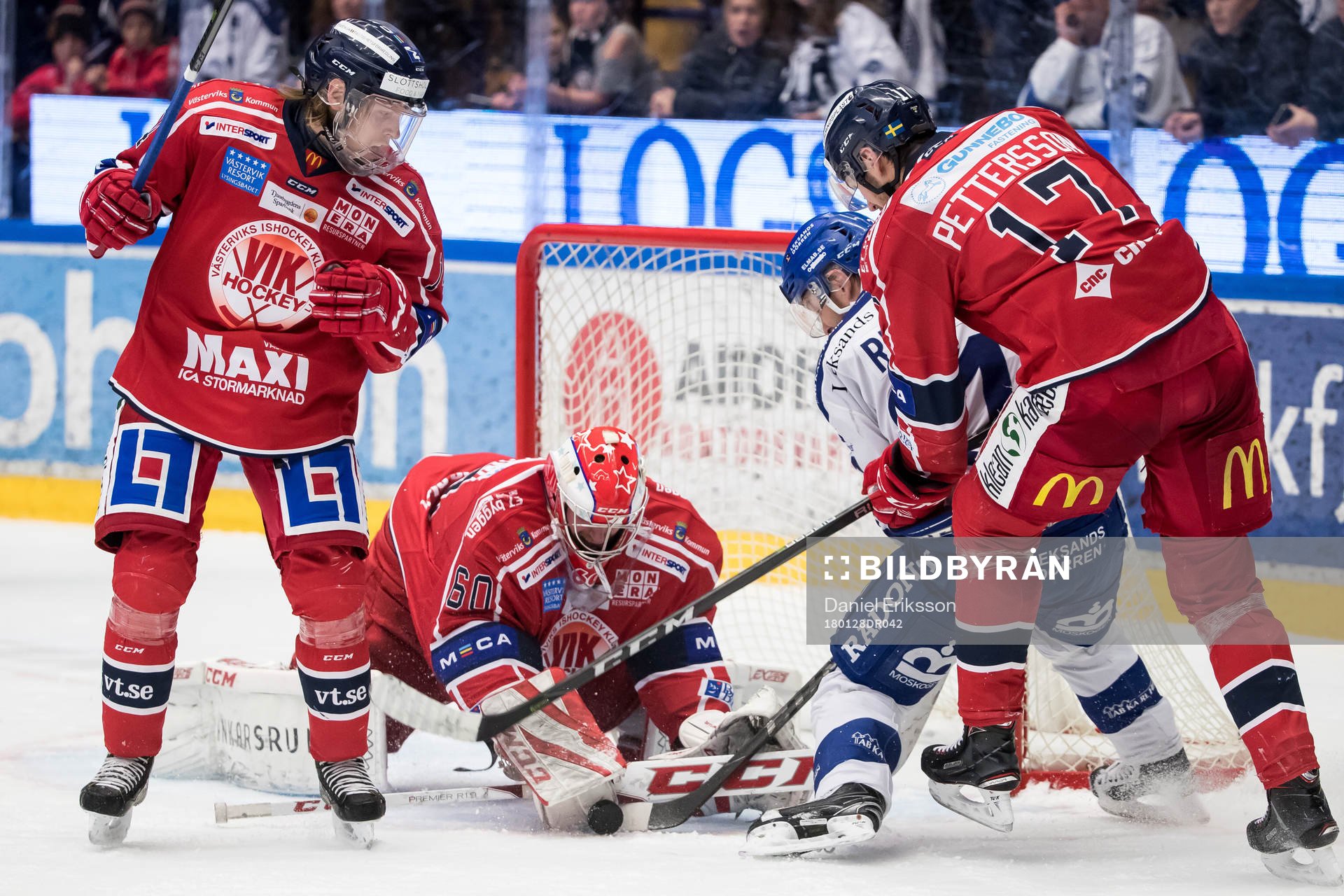 Leksands Mattias Ritola framför Västerviks målvakt