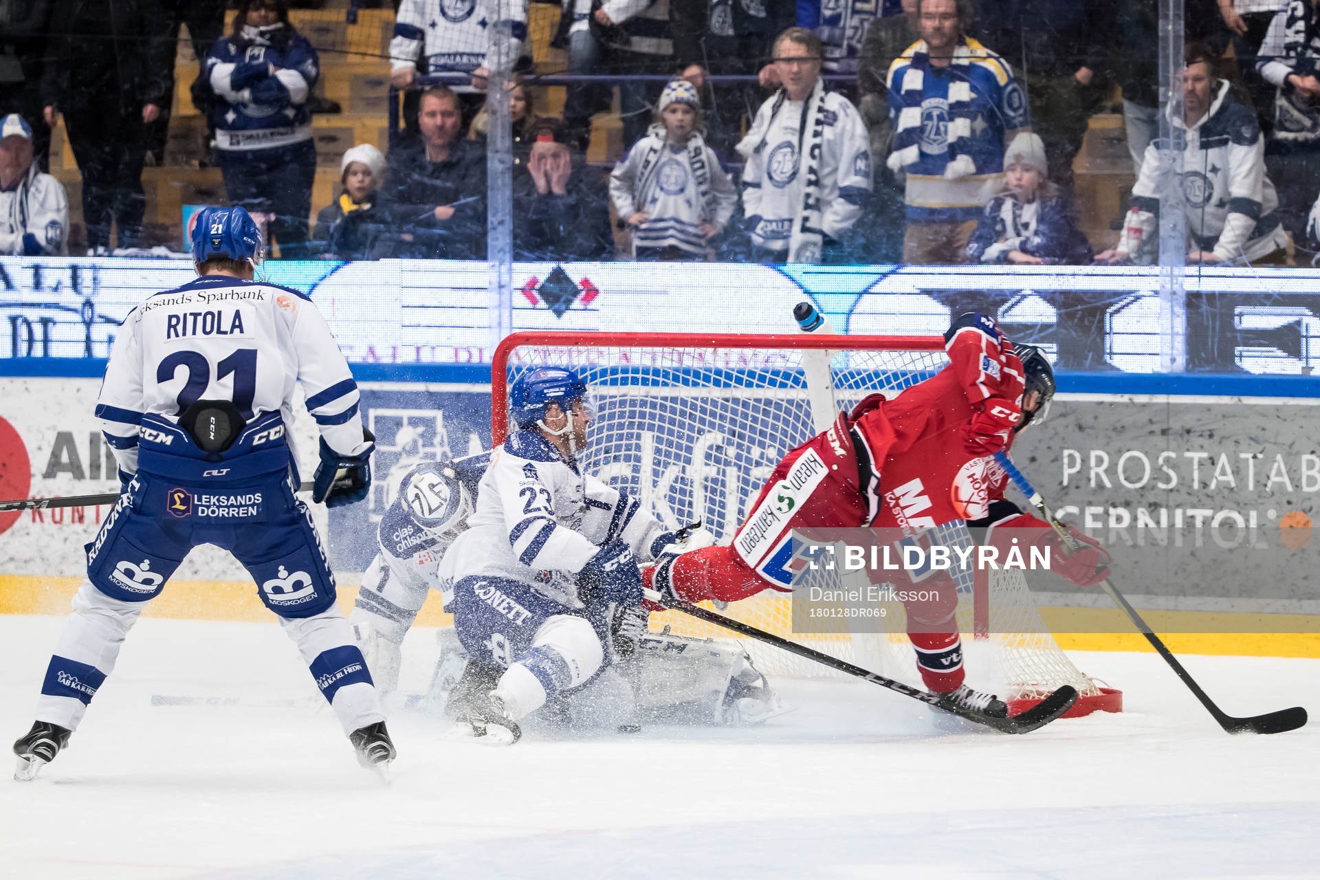 Västerviks Kalle Östman chans framför Leksands målvakt