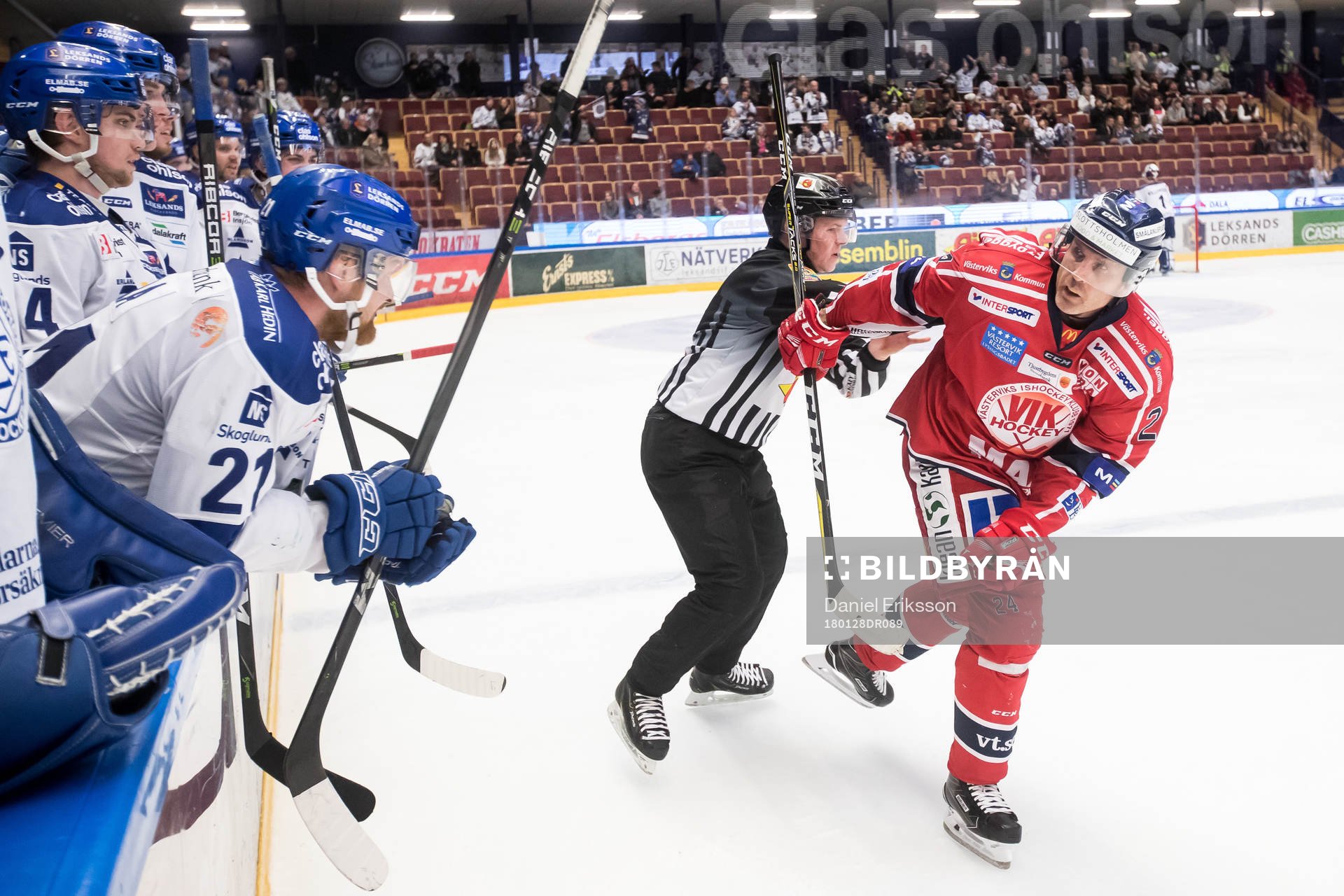 Västerviks Conny Strömberg är upprörd framför Leksands