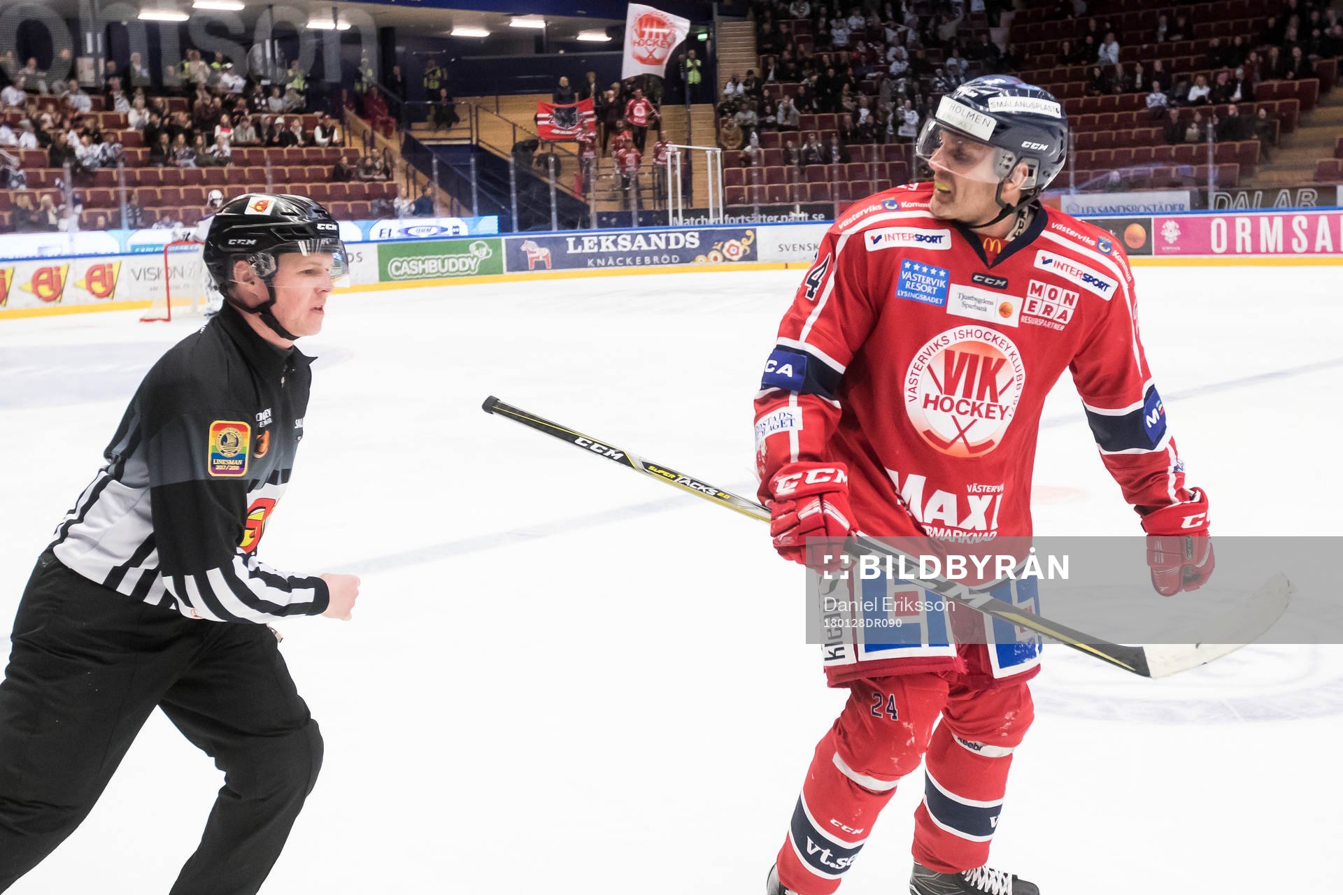 Västerviks Conny Strömberg är upprörd framför Leksands