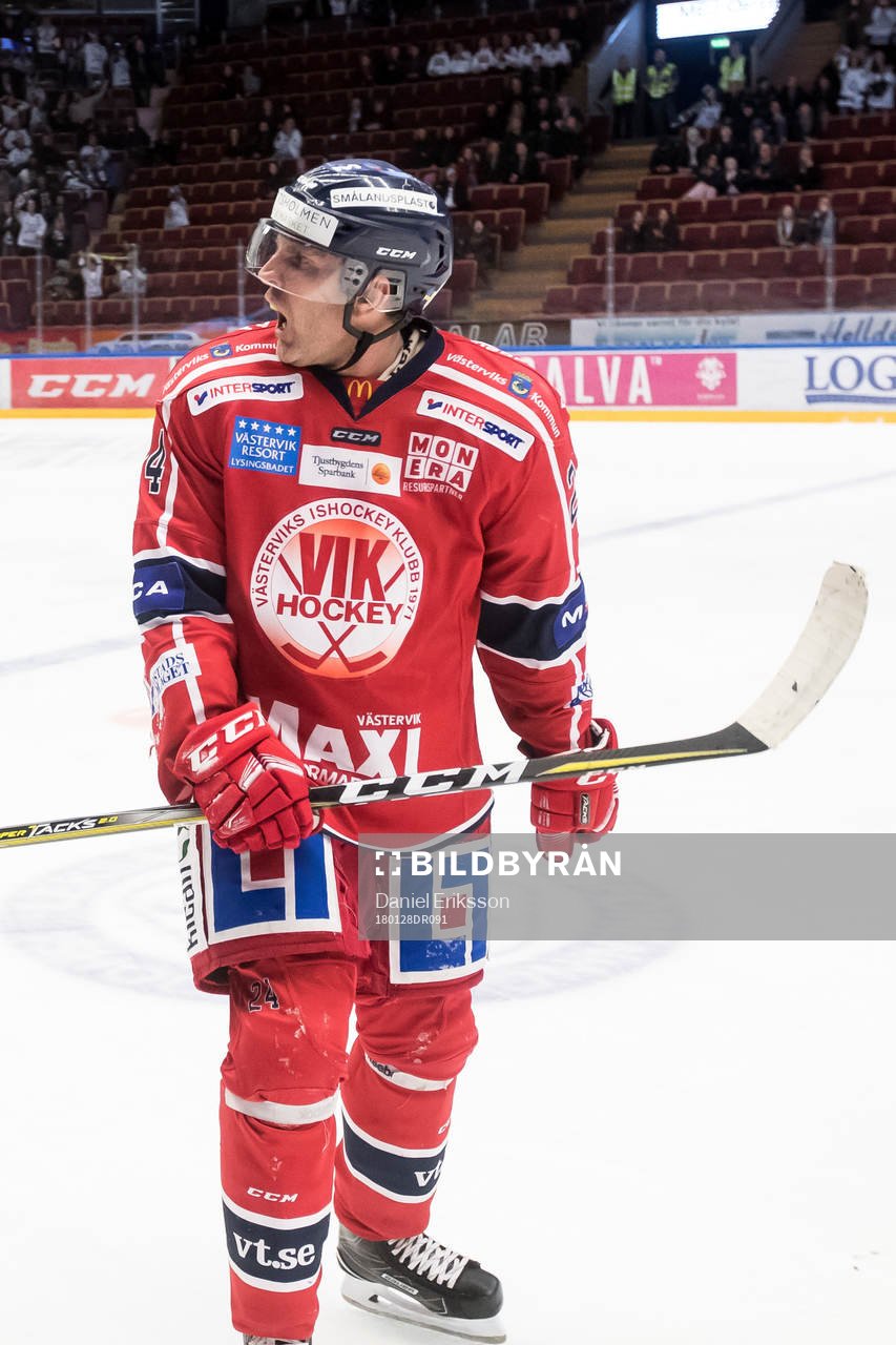 Västerviks Conny Strömberg är upprörd framför Leksands