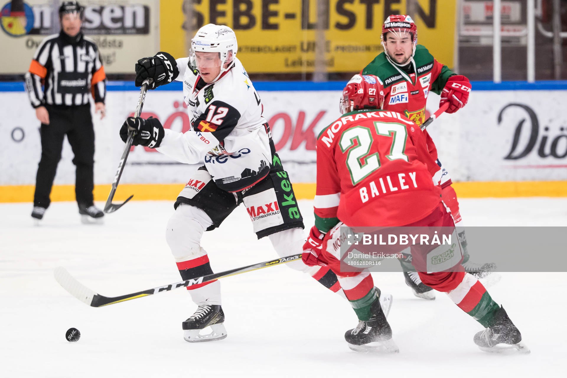Malmö Redhawks Matias Lassen och Moras Matt Bailey  i