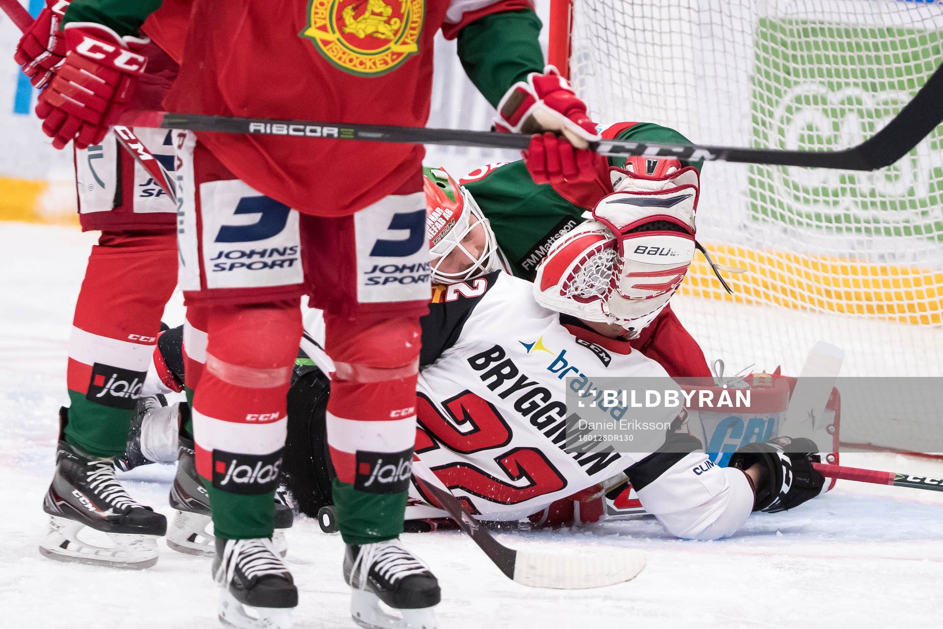 Malmö Redhawks Lars Bryggman och Moras målvakt Christian