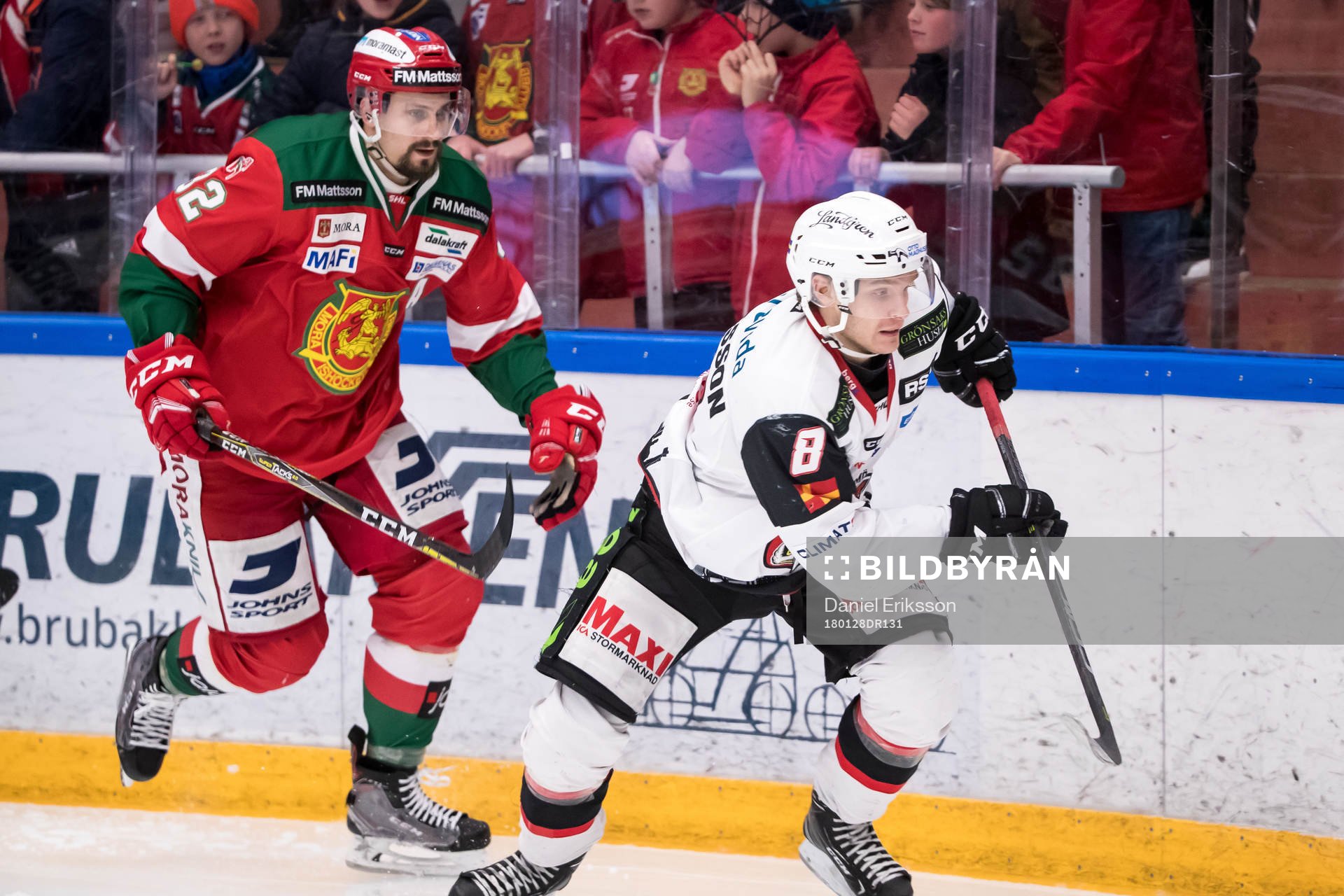 Moras Daniel Grillfors och Malmö Redhawks Johan Olofsson
