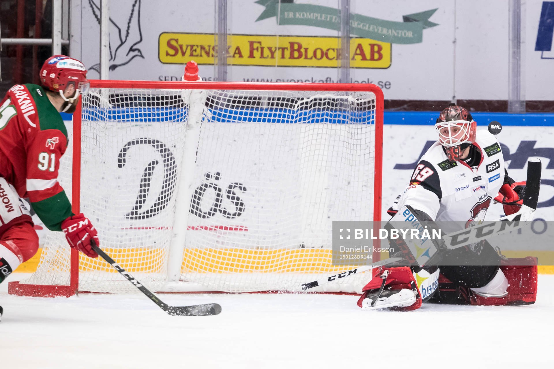 Malmö Redhawks målvakt Oscar Alsenfelt och Moras Jacob