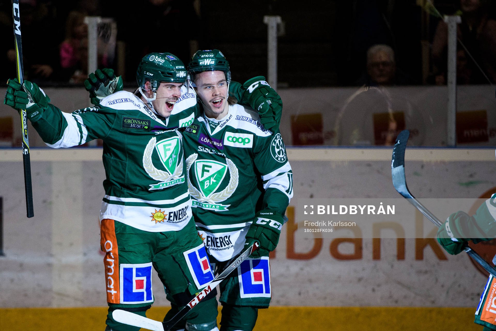 Färjestads Sebastian Erixon och Joakim Nygård jublar