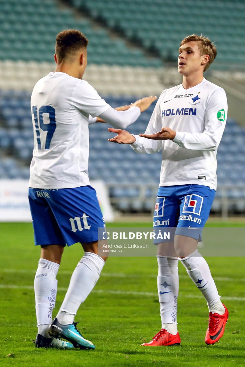 Norrköpings Jordan Larsson och Arnór Sigurdsson jublar