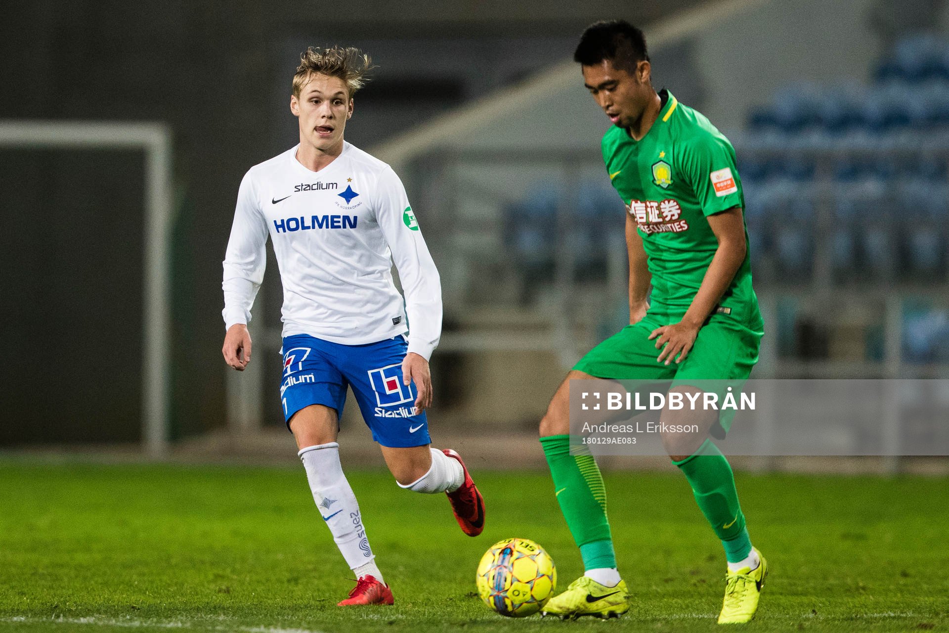 Norrköpings Arnór Sigurdsson och Beijing Sinobo Guoans
