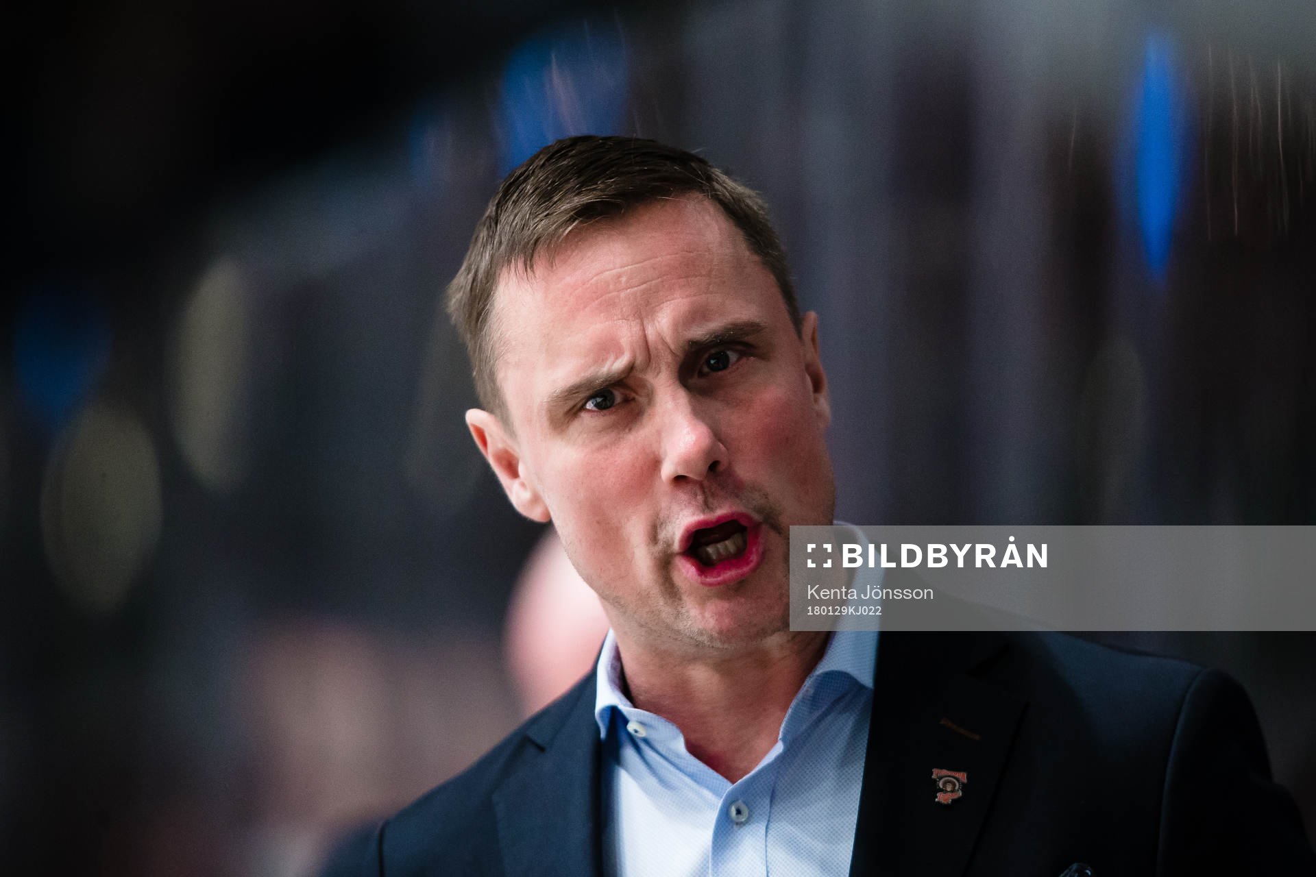 Frölundas tränare Roger Rönnberg reagerar