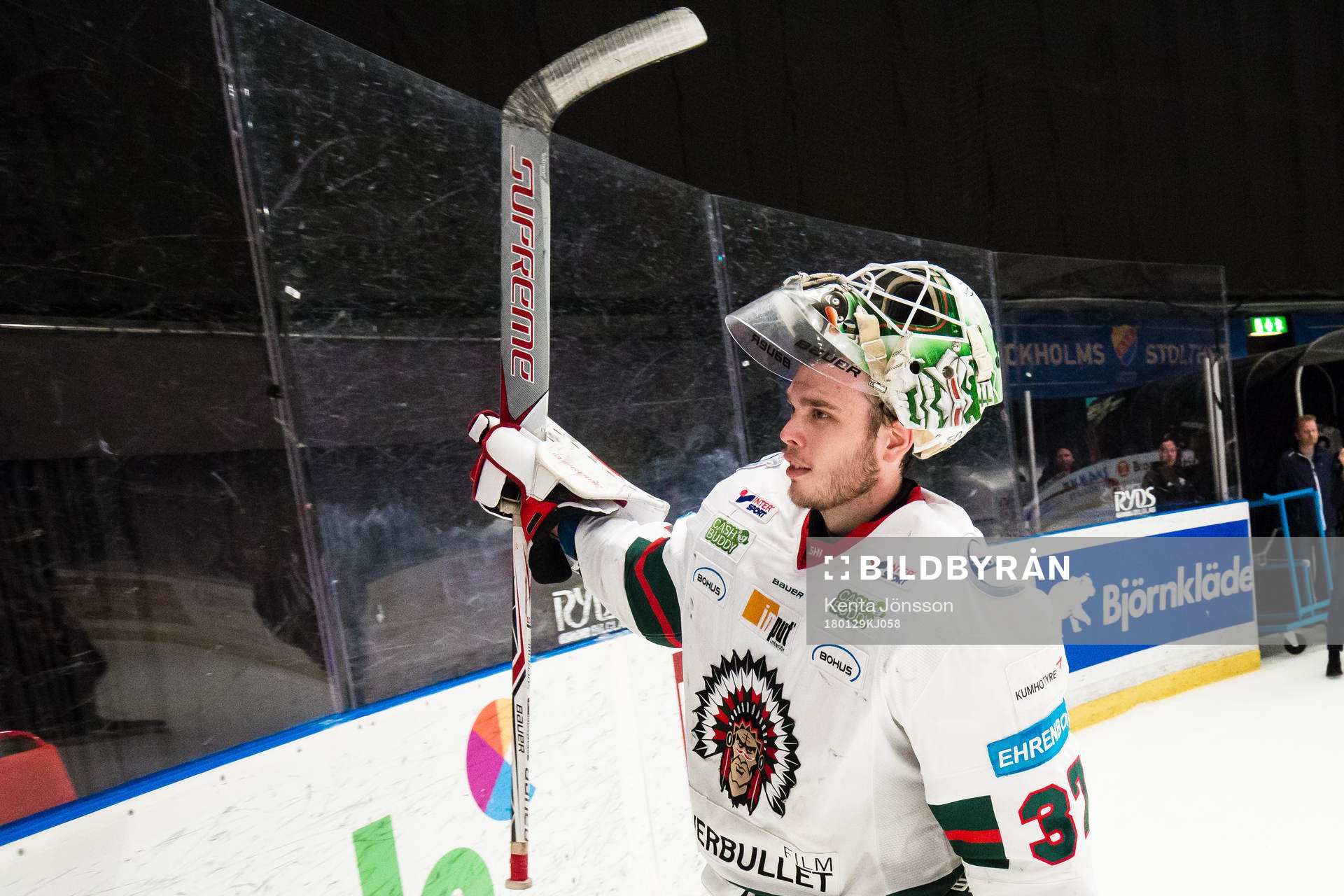 Frölundas målvakt Johan Gustafsson jublar