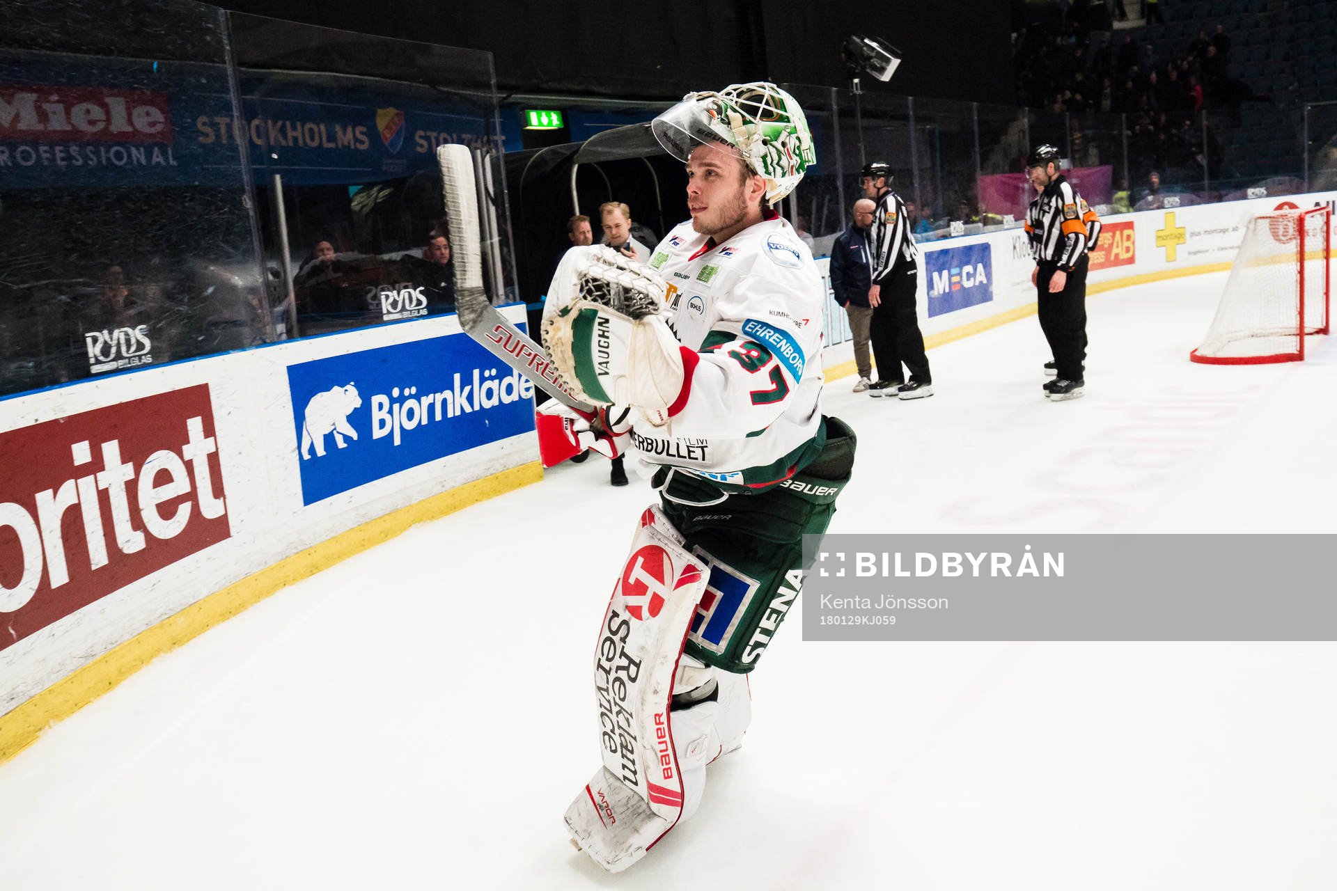 Frölundas målvakt Johan Gustafsson jublar