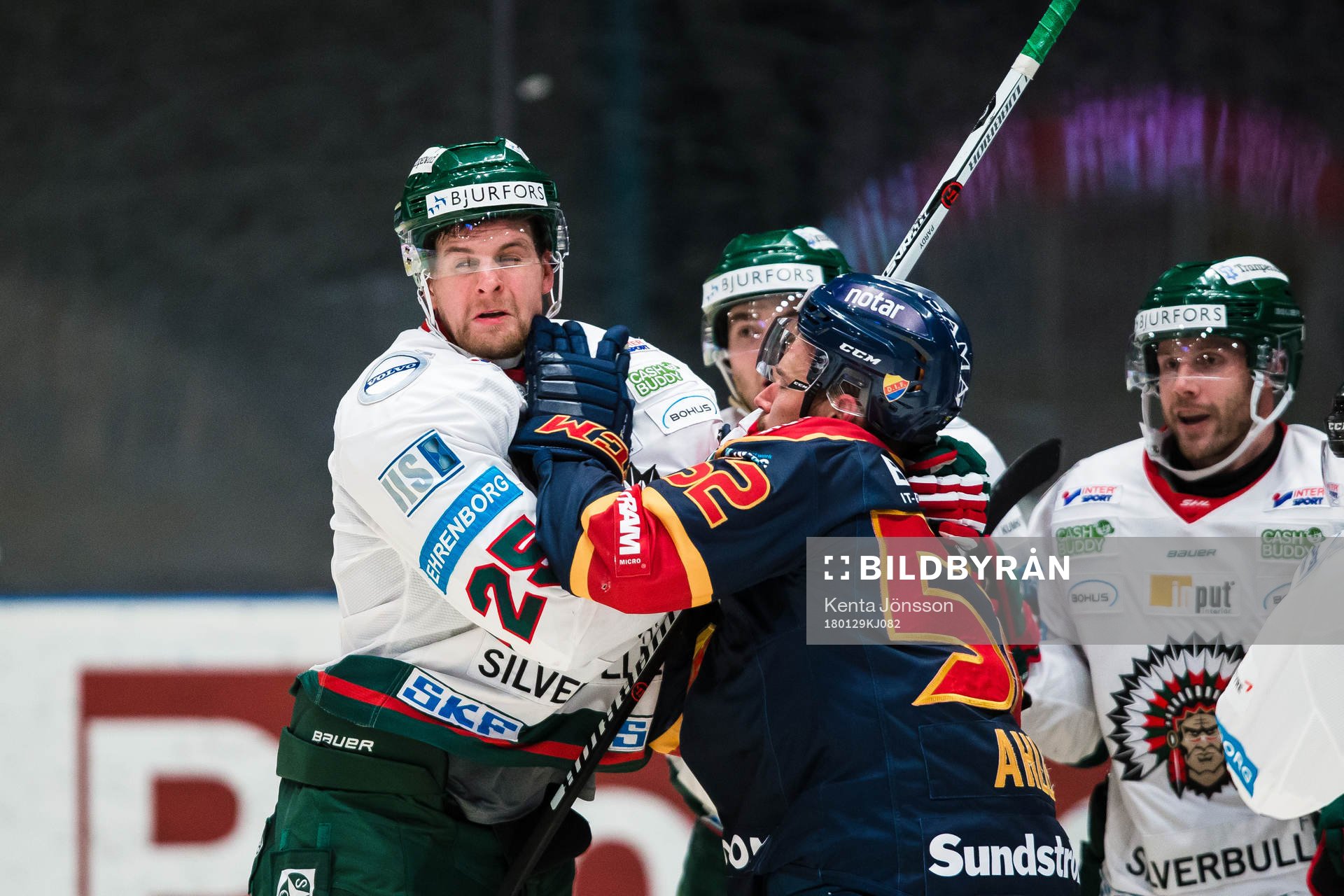 Djurgårdens Mikael Ahlén och Frölundas Adam Pardy i ett
