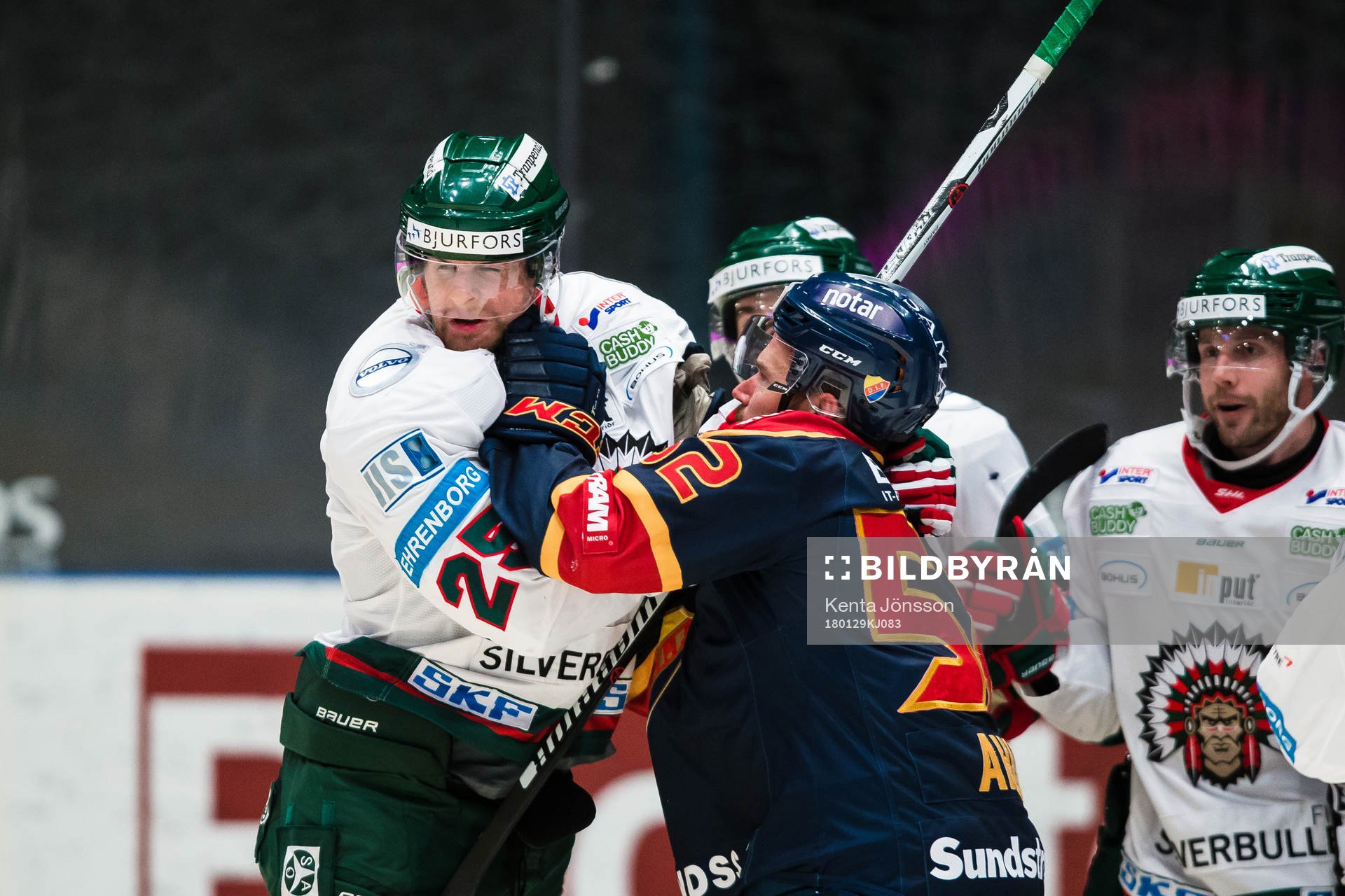 Djurgårdens Mikael Ahlén och Frölundas Adam Pardy i ett