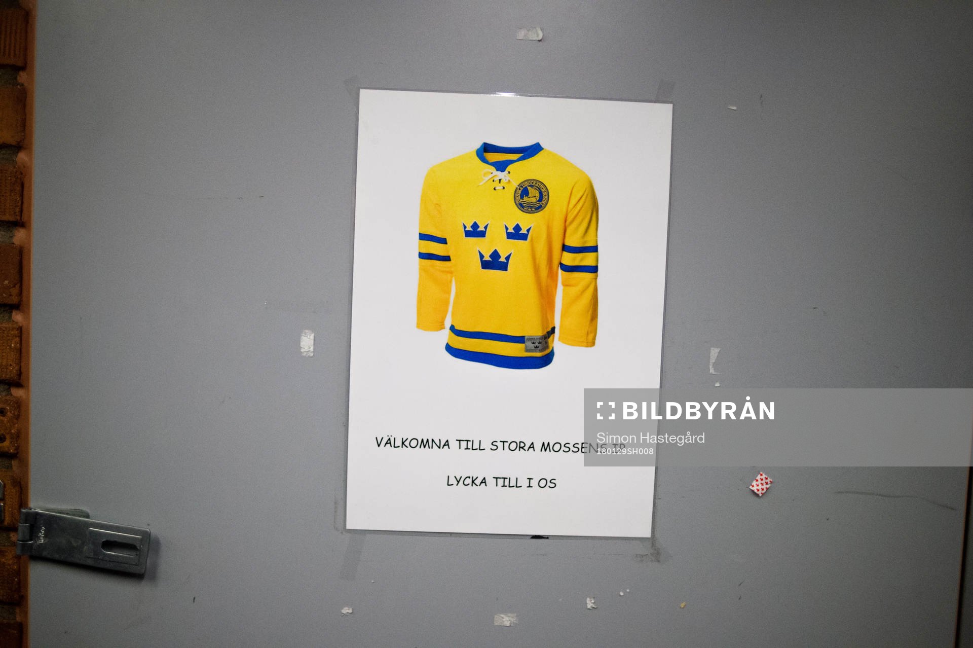 En lapp med en hälsning till spelarna