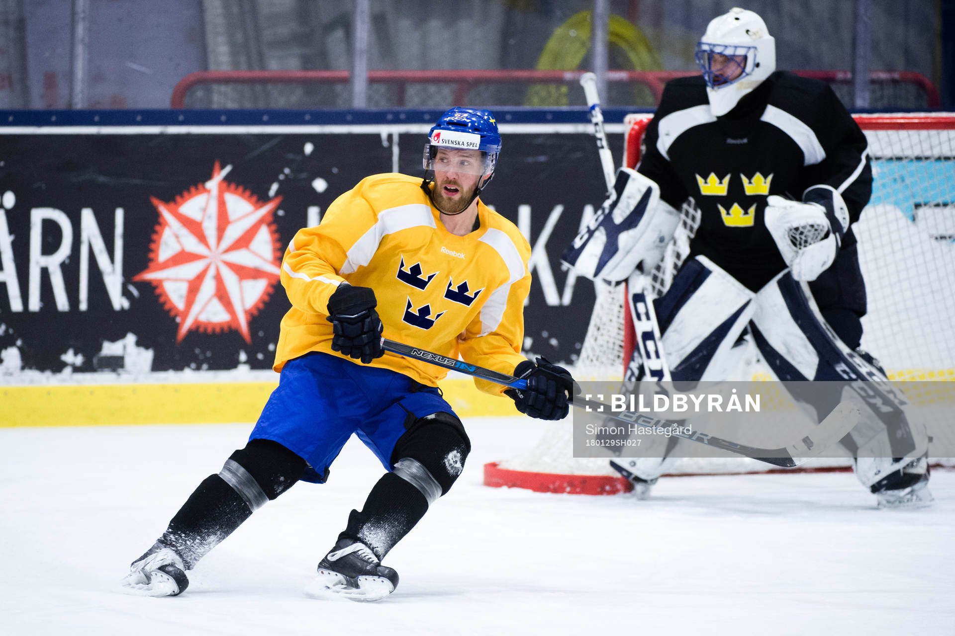 Linus Omark och målvakt Jhonas Enroth