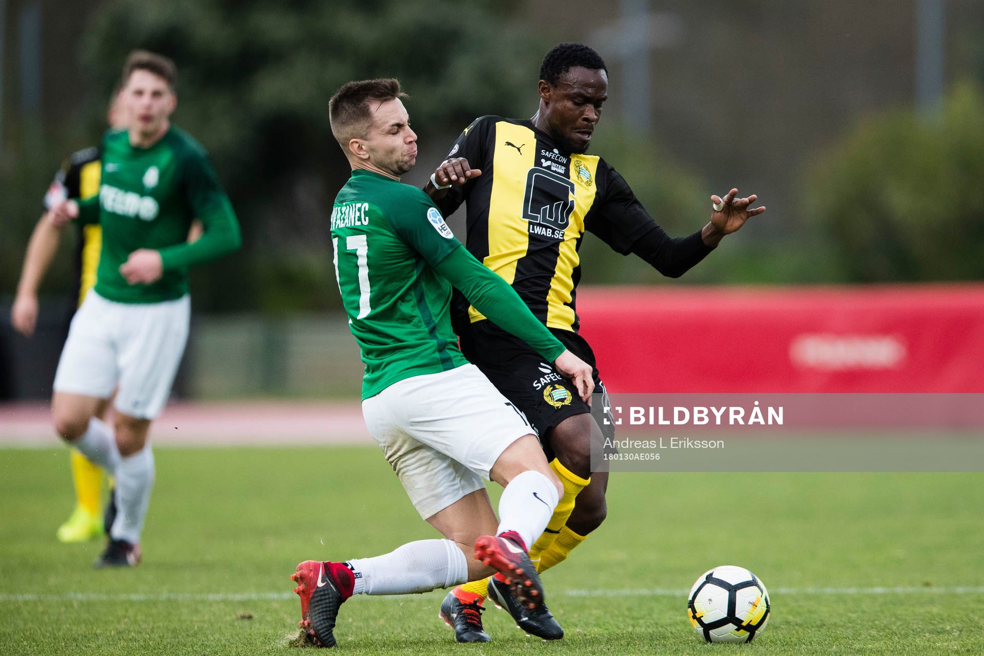 Jablonecs Jakub Povazanec i kamp om bollen med Hammarbys
