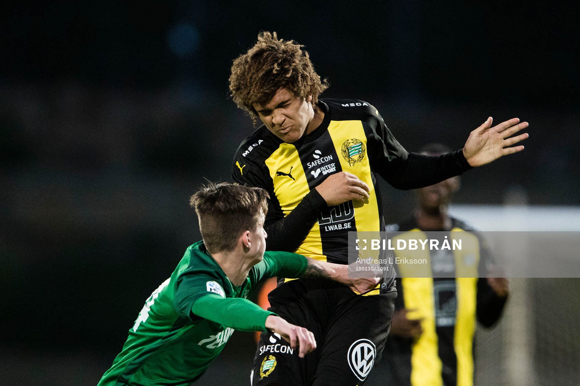 Hammarbys Neto Borges i en nickduell med Jablonecs Dominik