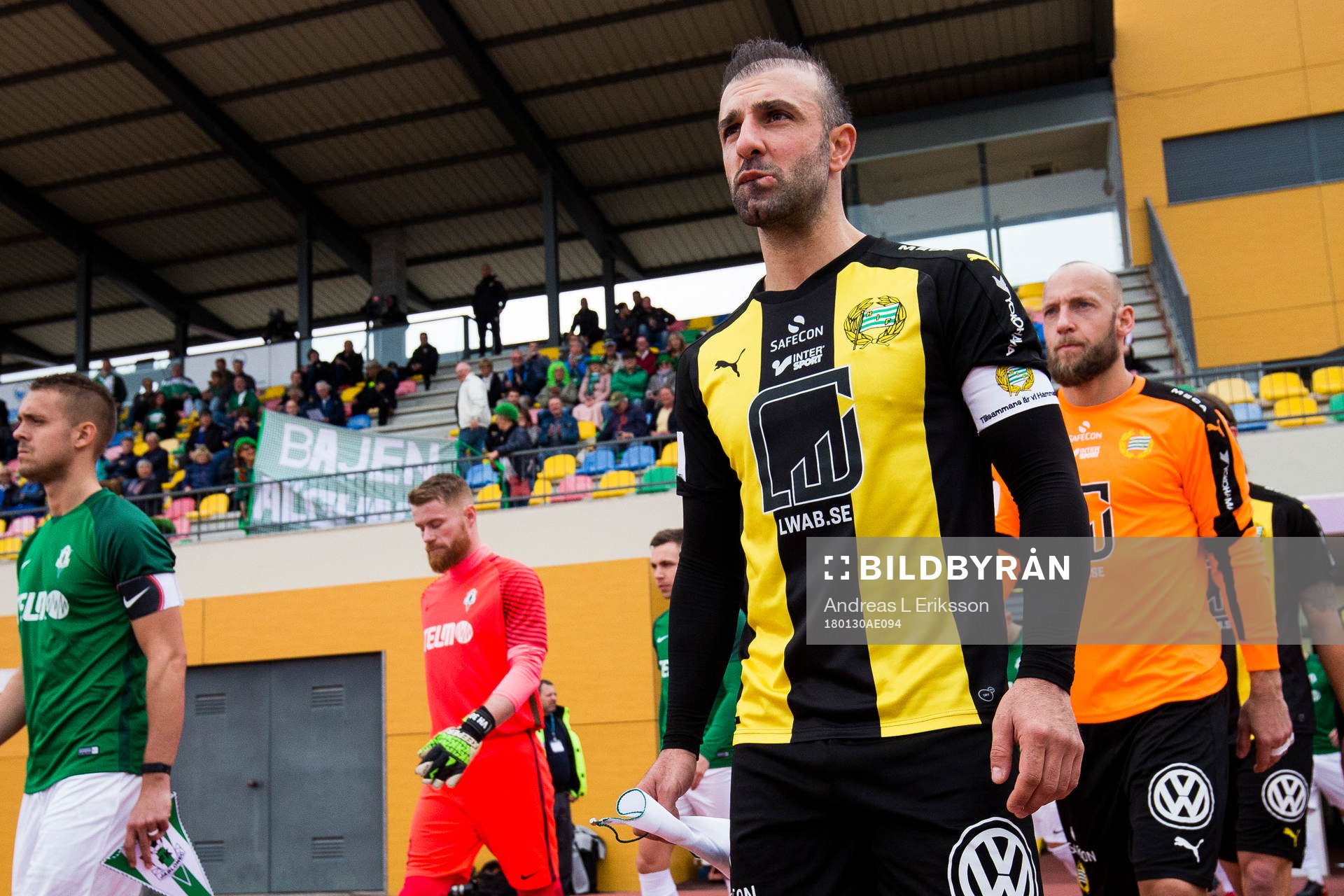 Hammarbys Kennedy Bakircioglu på väg in på plan