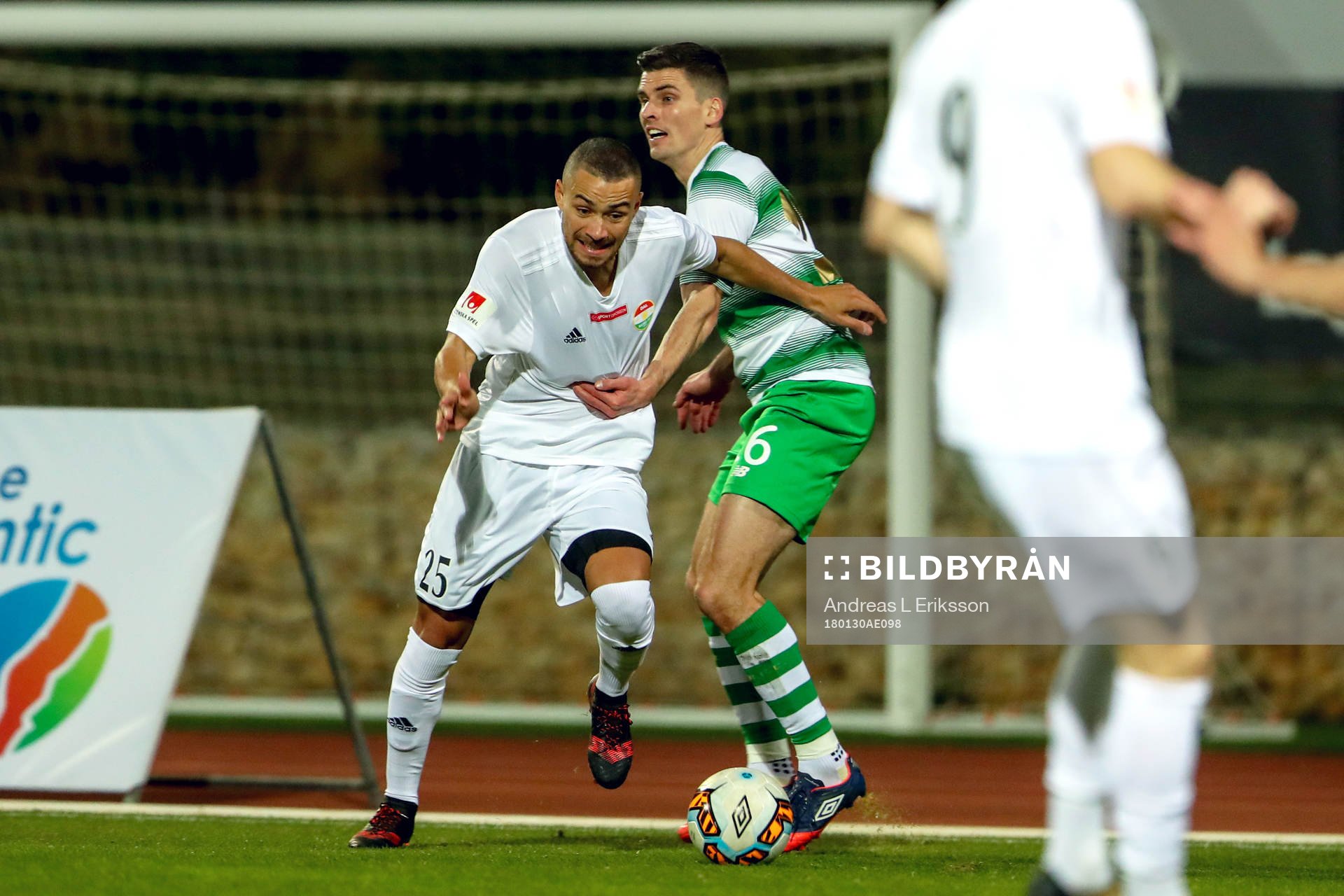 Dalkurds Malkolm Moenza och Shamrock Rovers David Mcallister