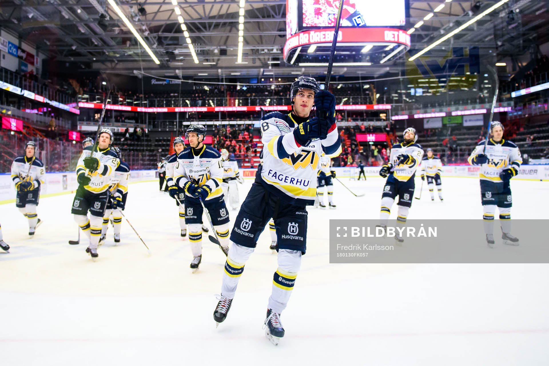 s Pierre Engvall jublar och tackar publiken