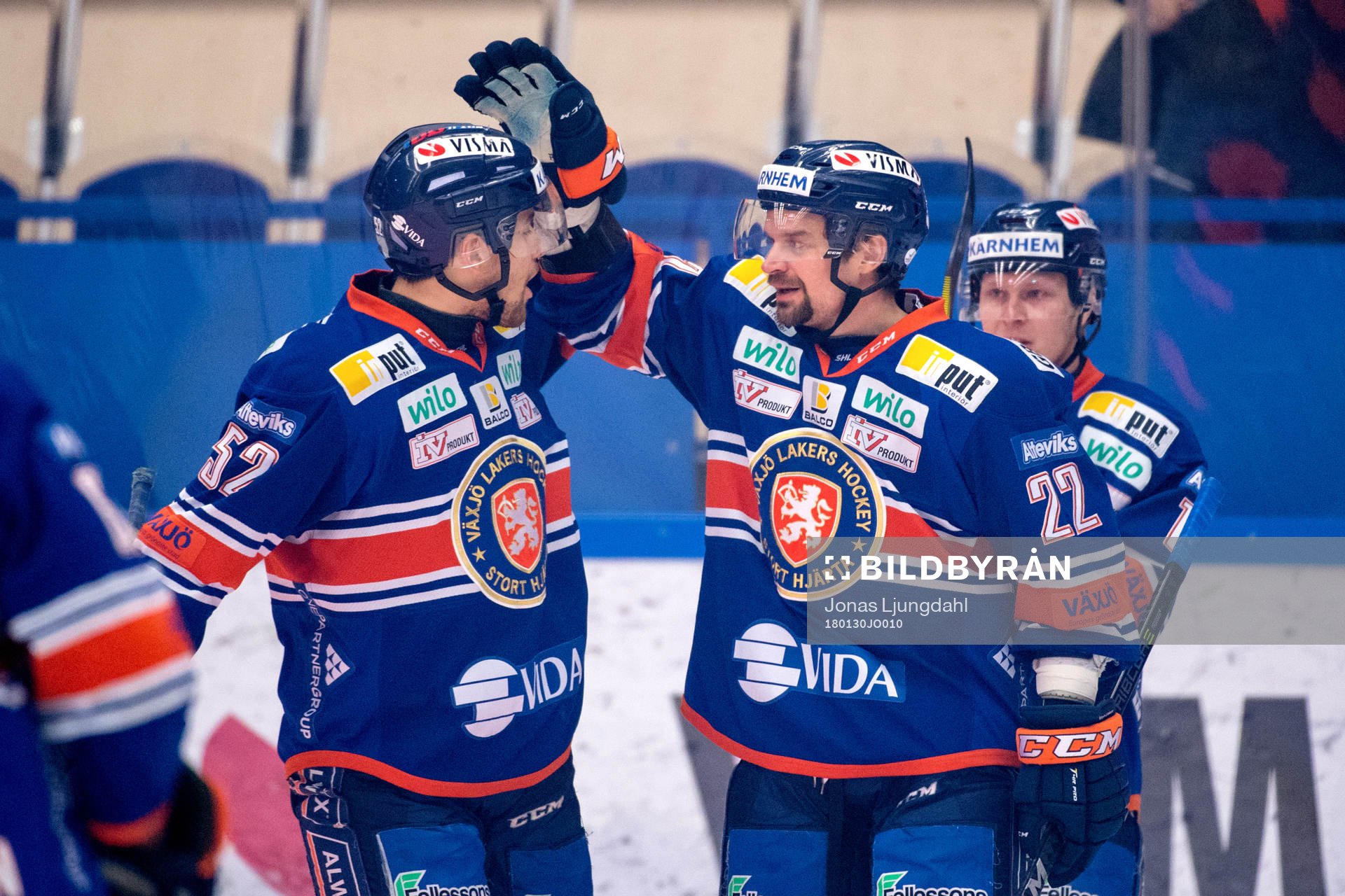Växjös Arvid Lundberg och Janne Pesonen jublar