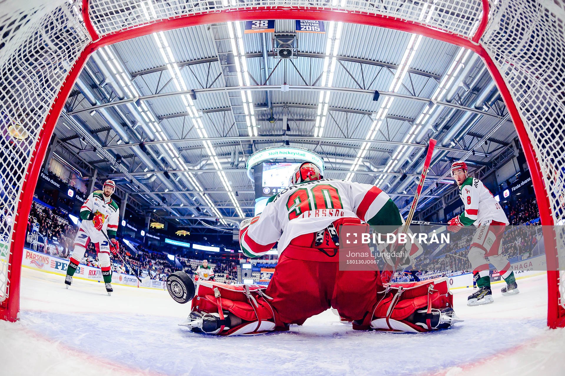 Växjös Elias Pettersson (ej i bild) gör mål 5-2 bakom