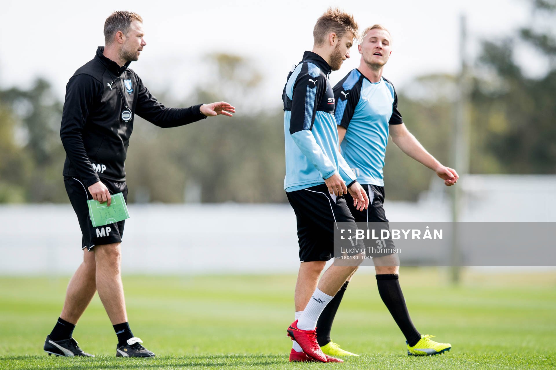 Malmö FFs tränare Magnus Pehrsson och Rasmus Bengtsson