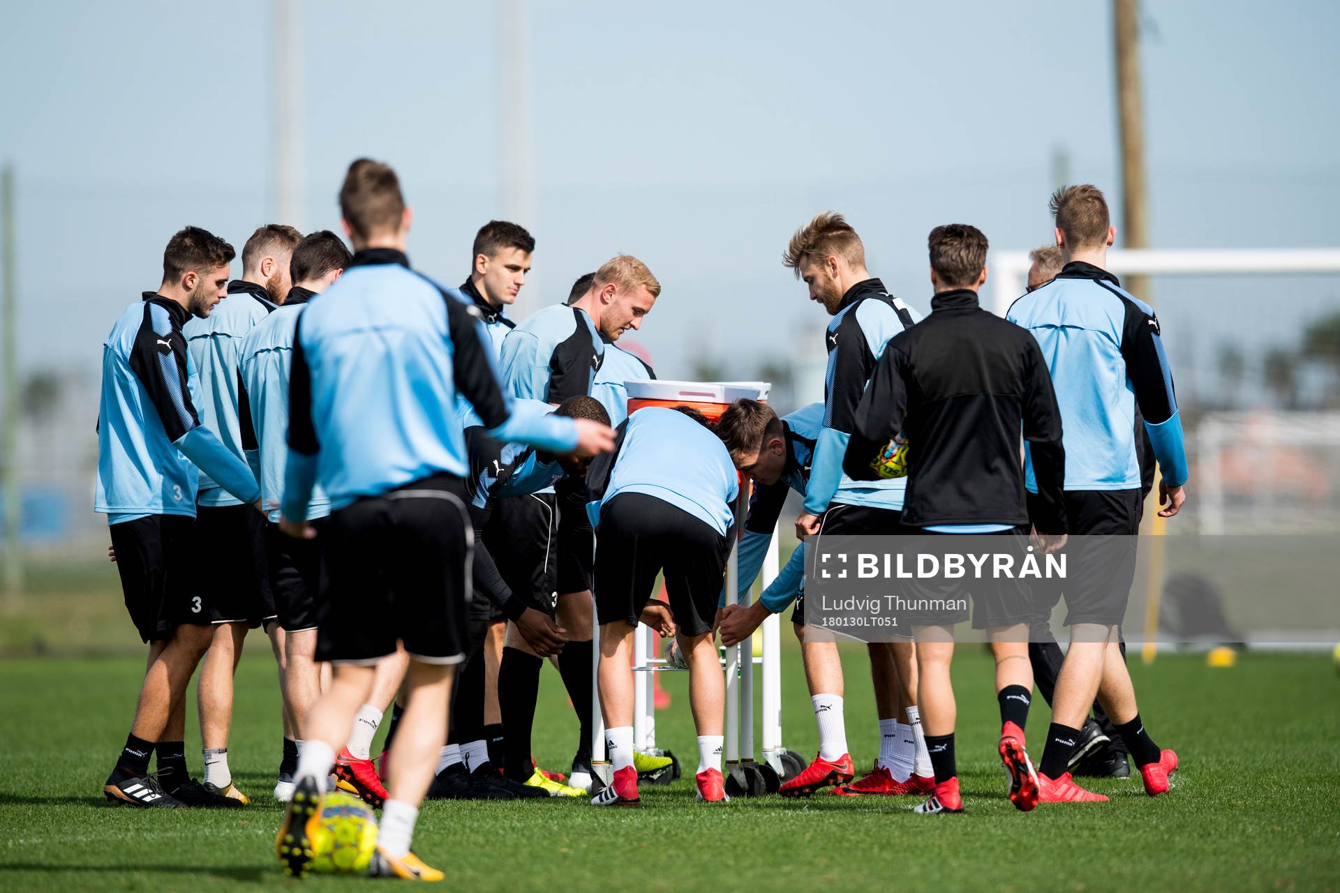 Malmö FFs spelare dricker vatten