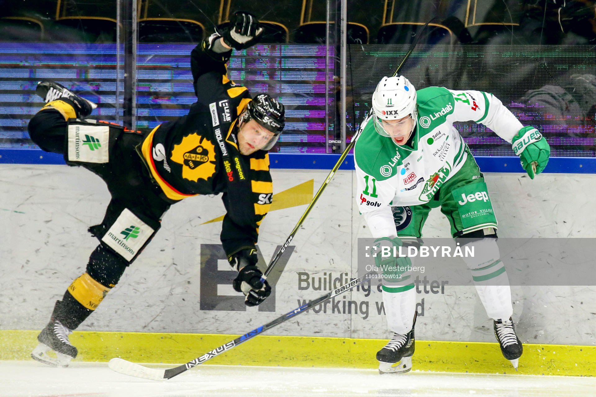 Skellefteås Oscar Möller och Rögles Bryan Lerg