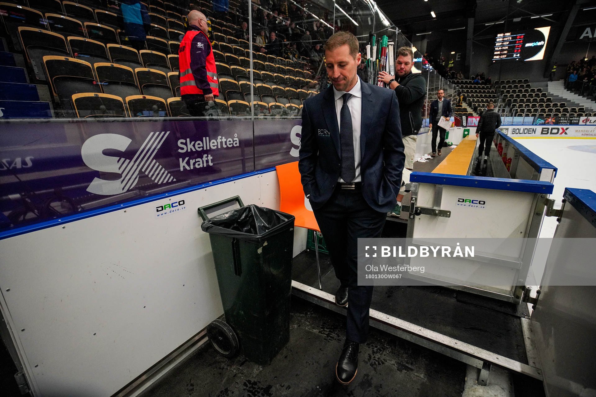 Rögles tränare Cam Abbott deppar