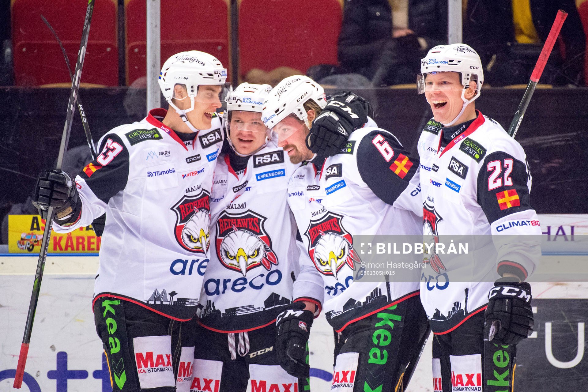Malmö Redhawks Stefan Warg jublar med lagkamrater