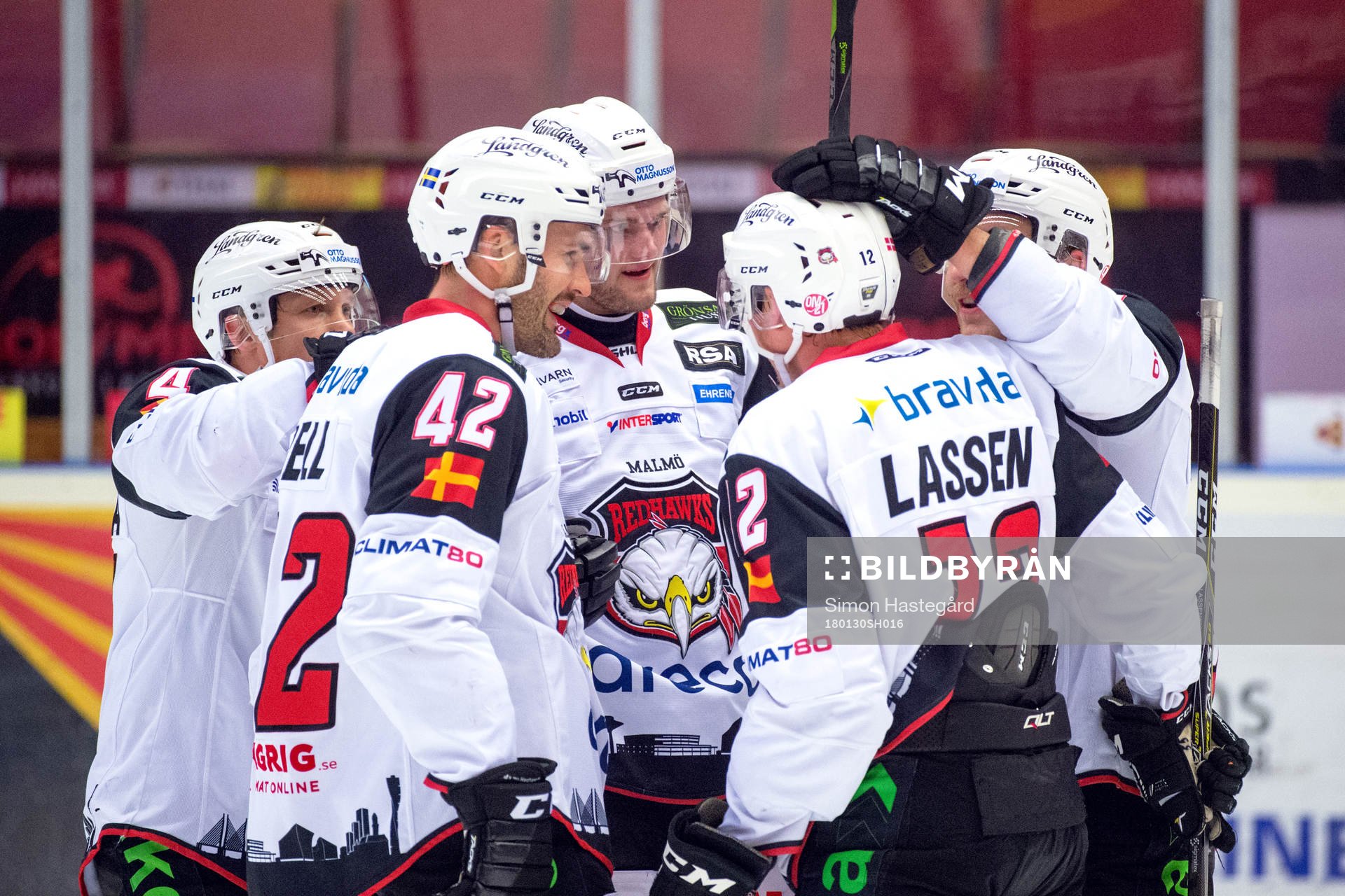Malmö Redhawks Matias Lassen jublar med lagkamrater
