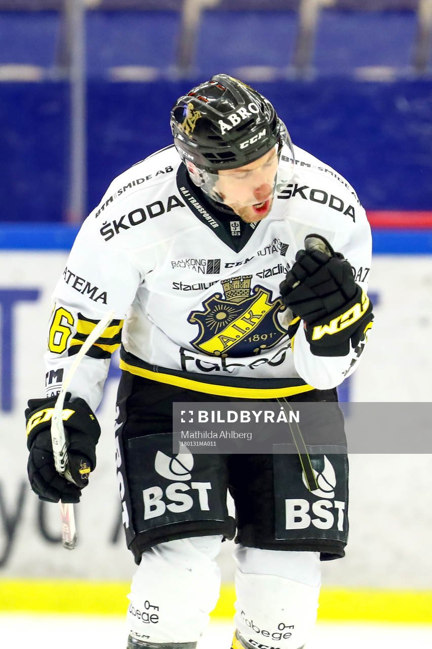 s Jens Jakobs jublar