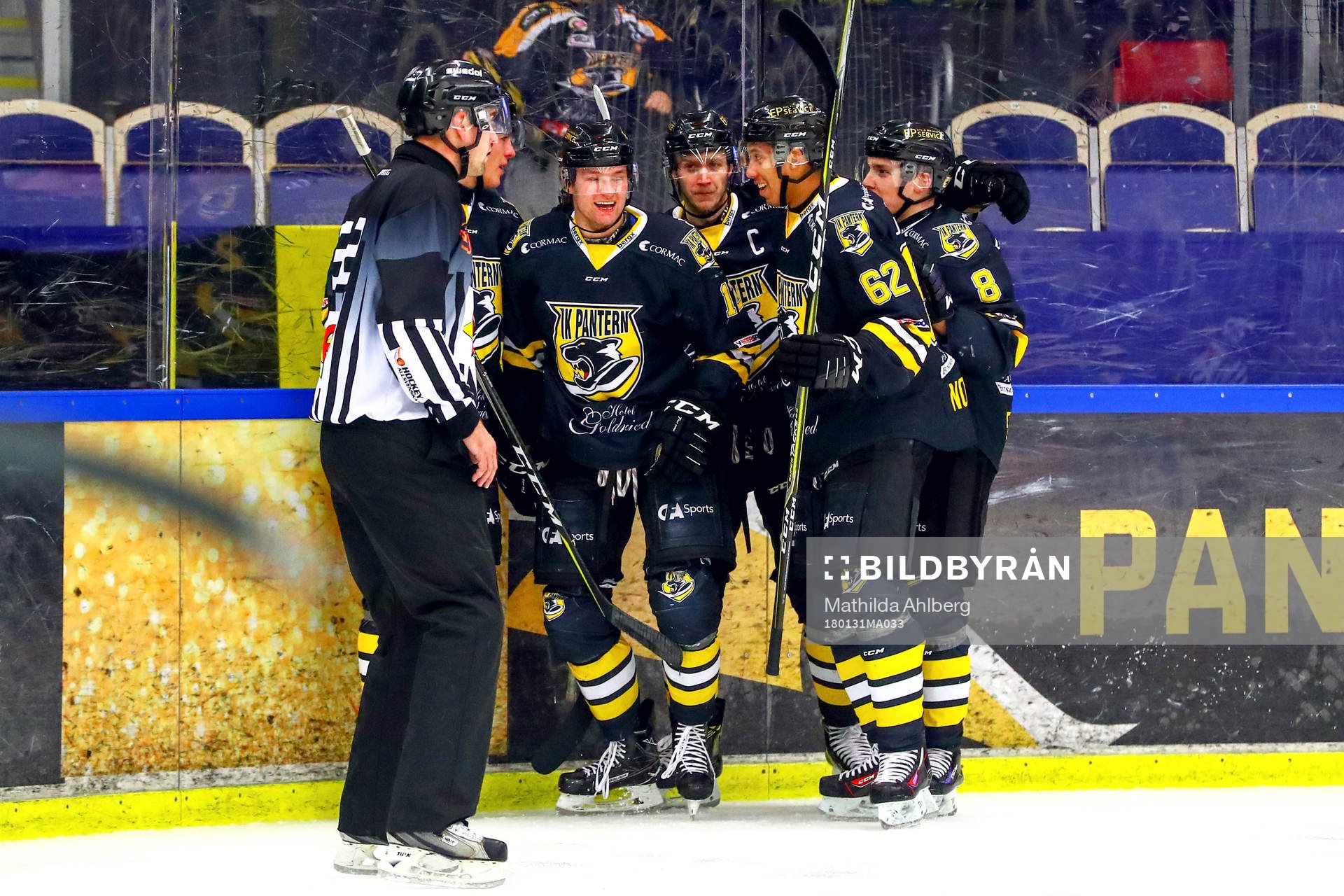 Panterns Robin Dahse jublar med lagkamrater