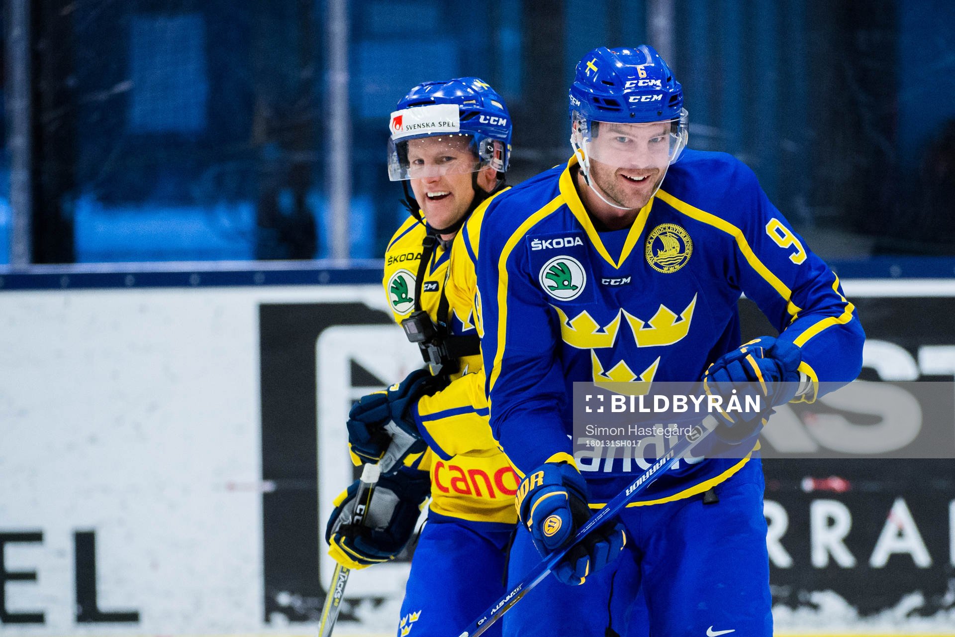 Niklas Jihde tacklar Patrik Hersley