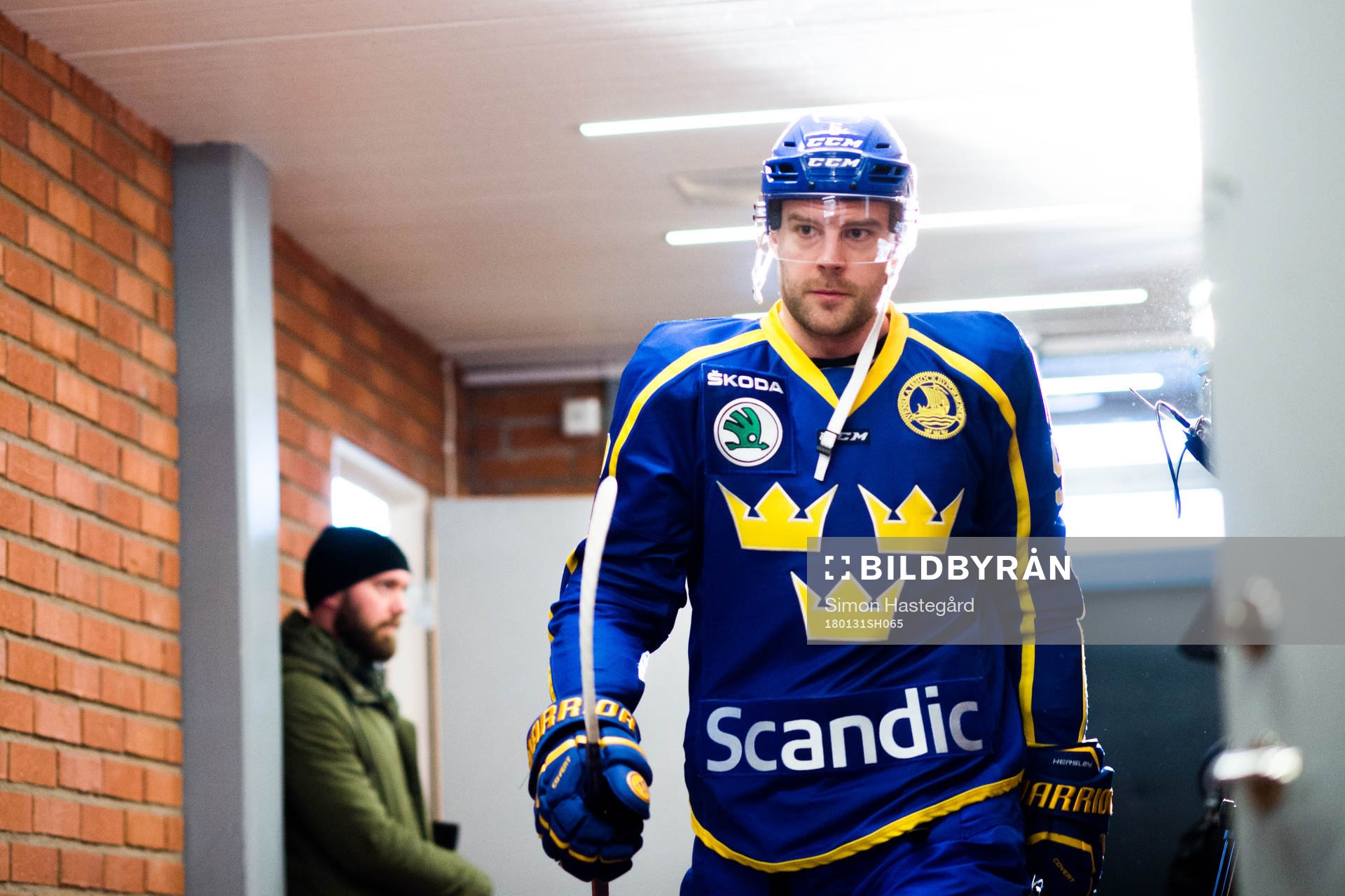 Patrik Hersley före en ishockeyträning med journalister