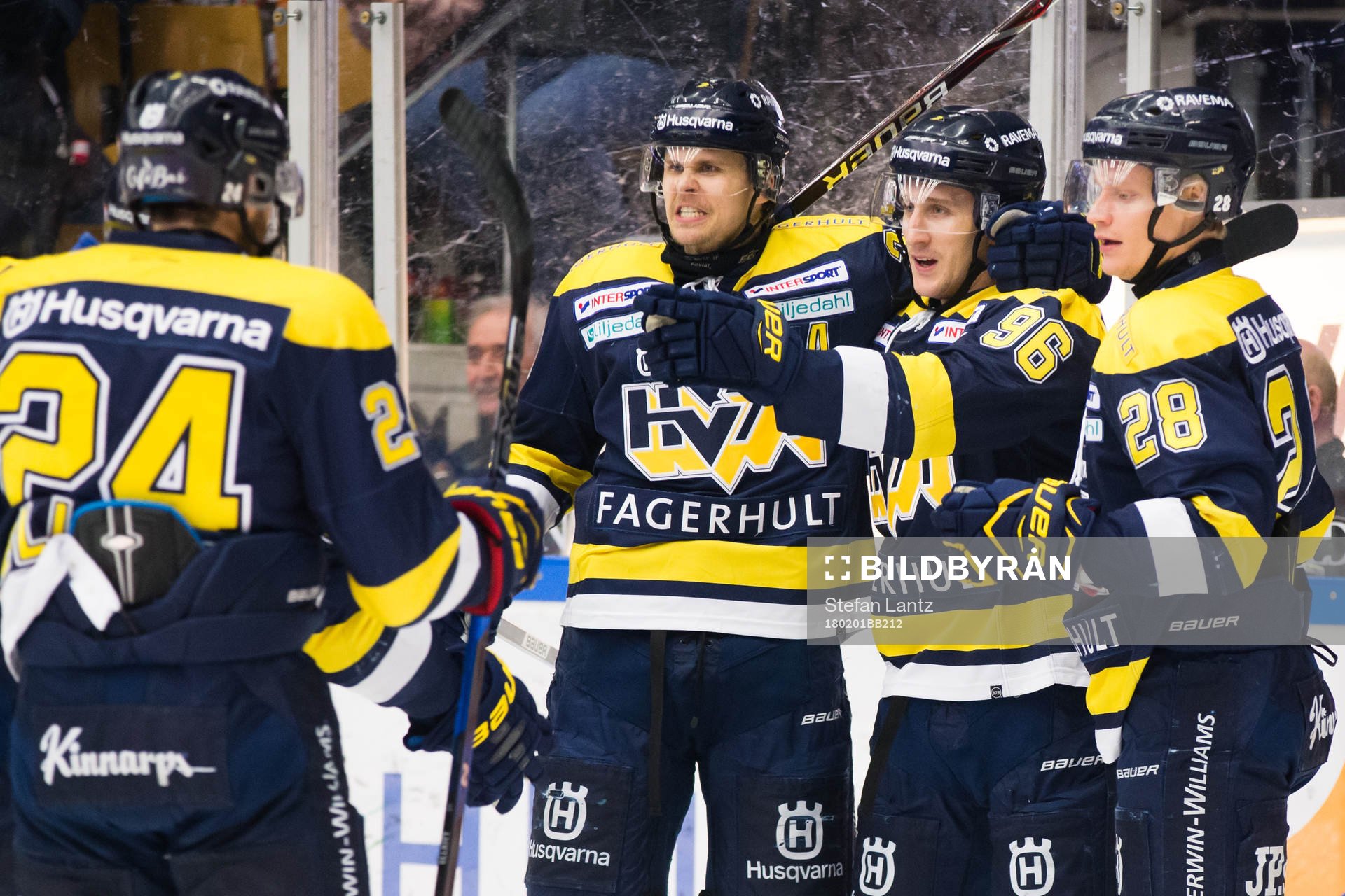 s David Ullström, Bill Sweatt och Anton Bengtsson jublar