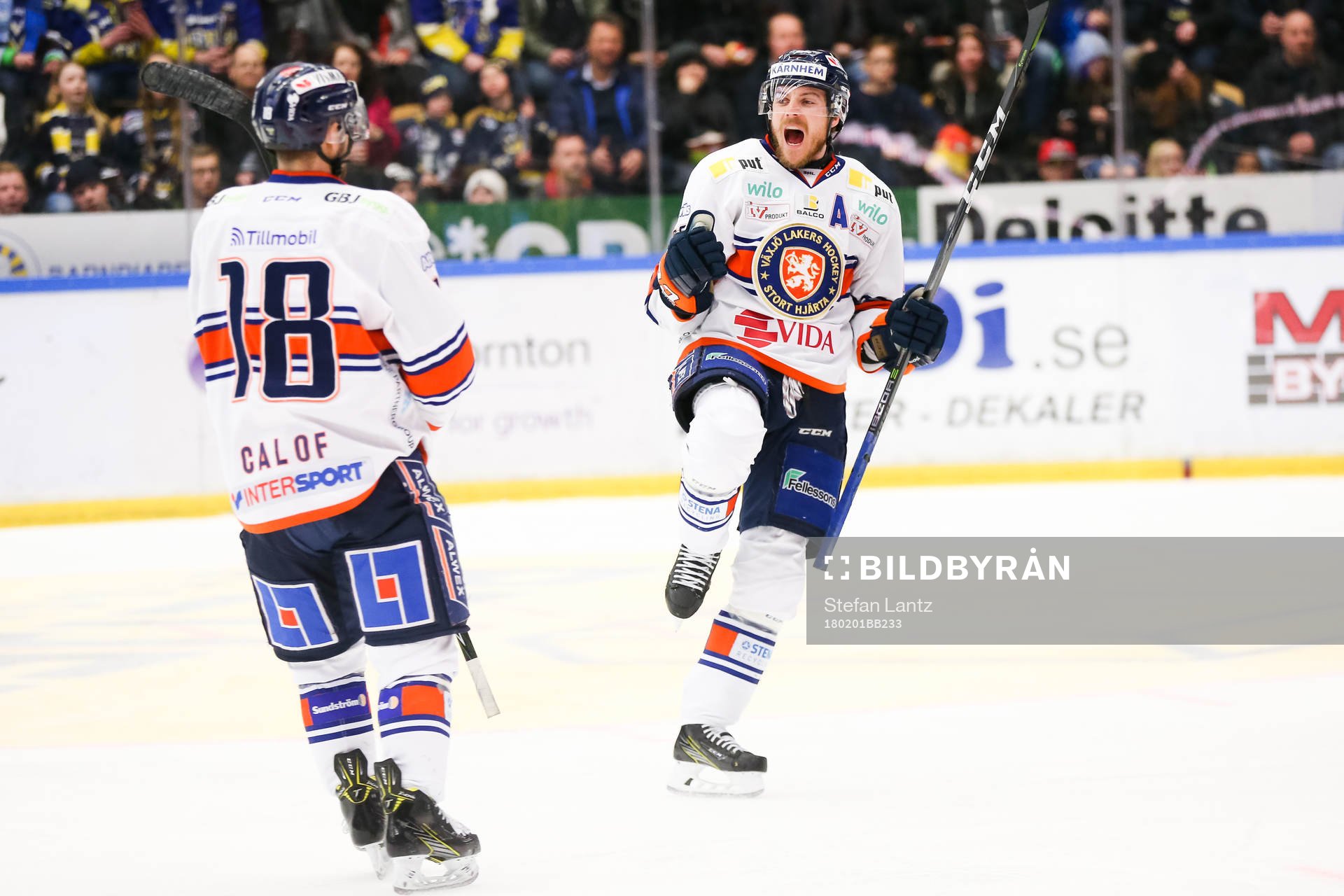 Växjös Andrew Calof och Erik Josefsson jublar