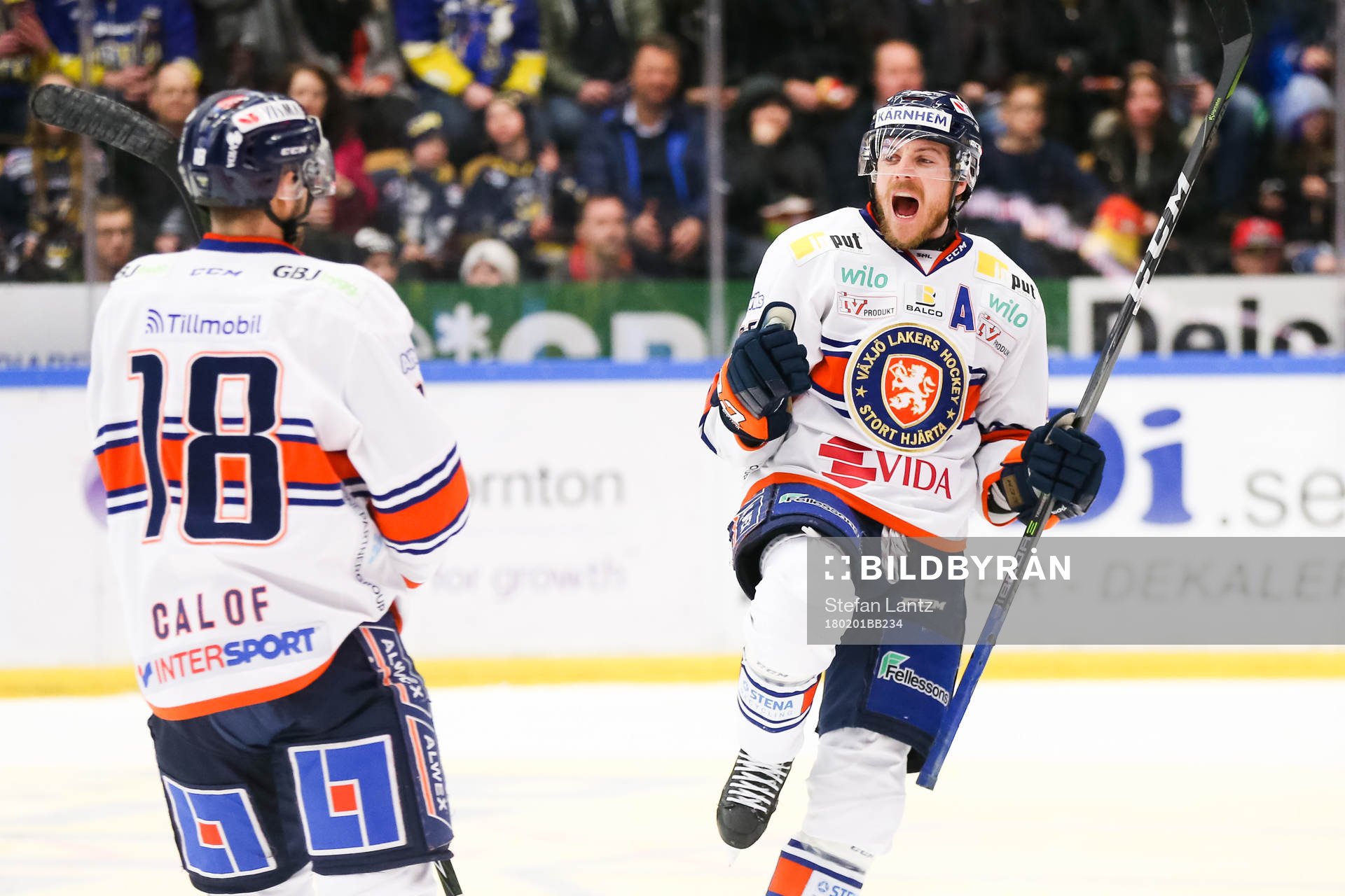 Växjös Andrew Calof och Erik Josefsson jublar