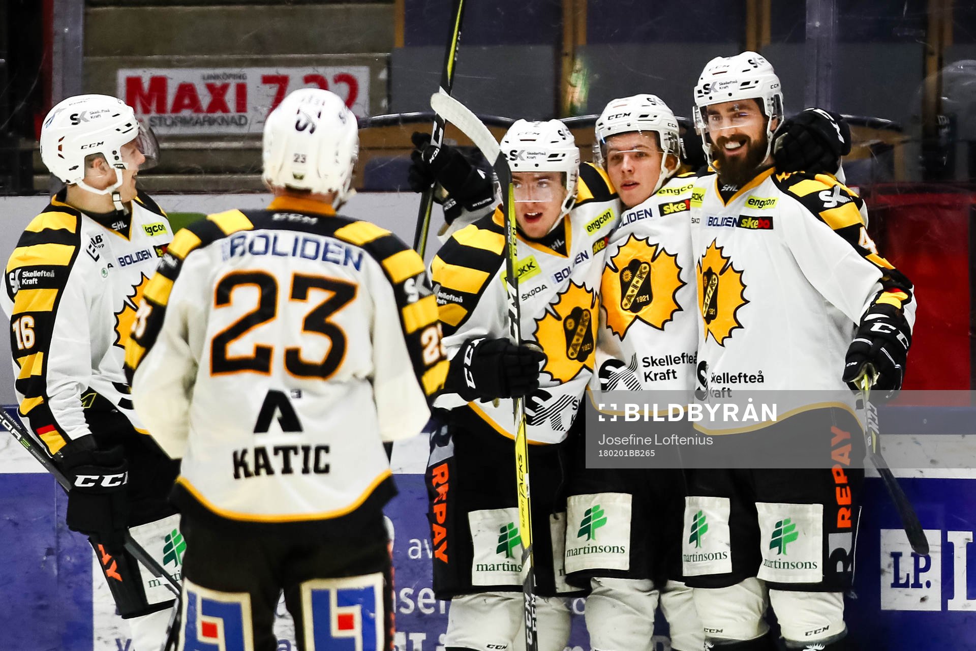 Skellefteås spelare jublar