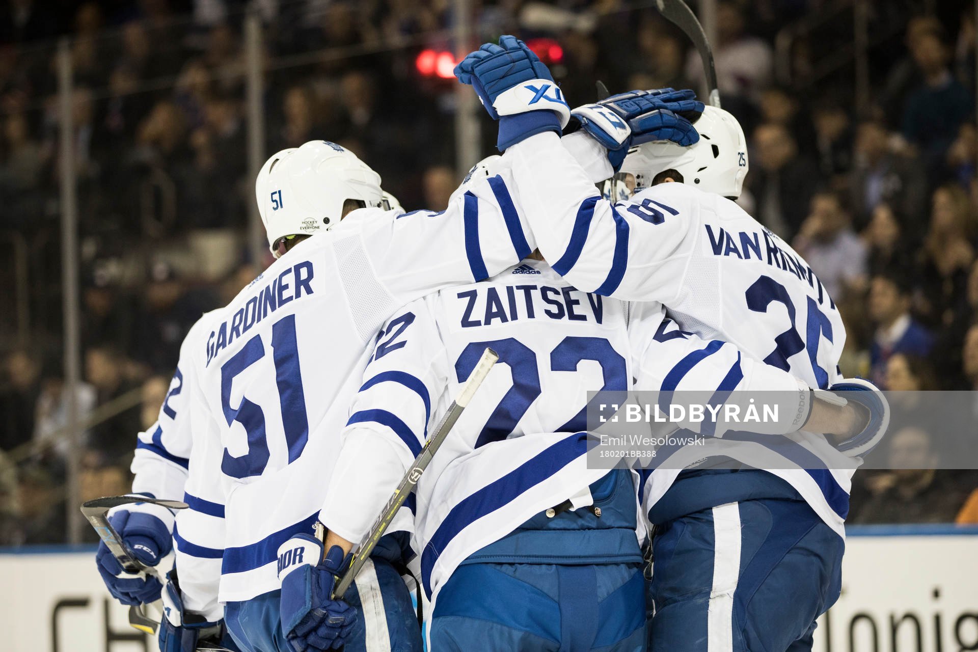 Jake Gardiner  Nikita Zaitsev och James van Riemsdyk
