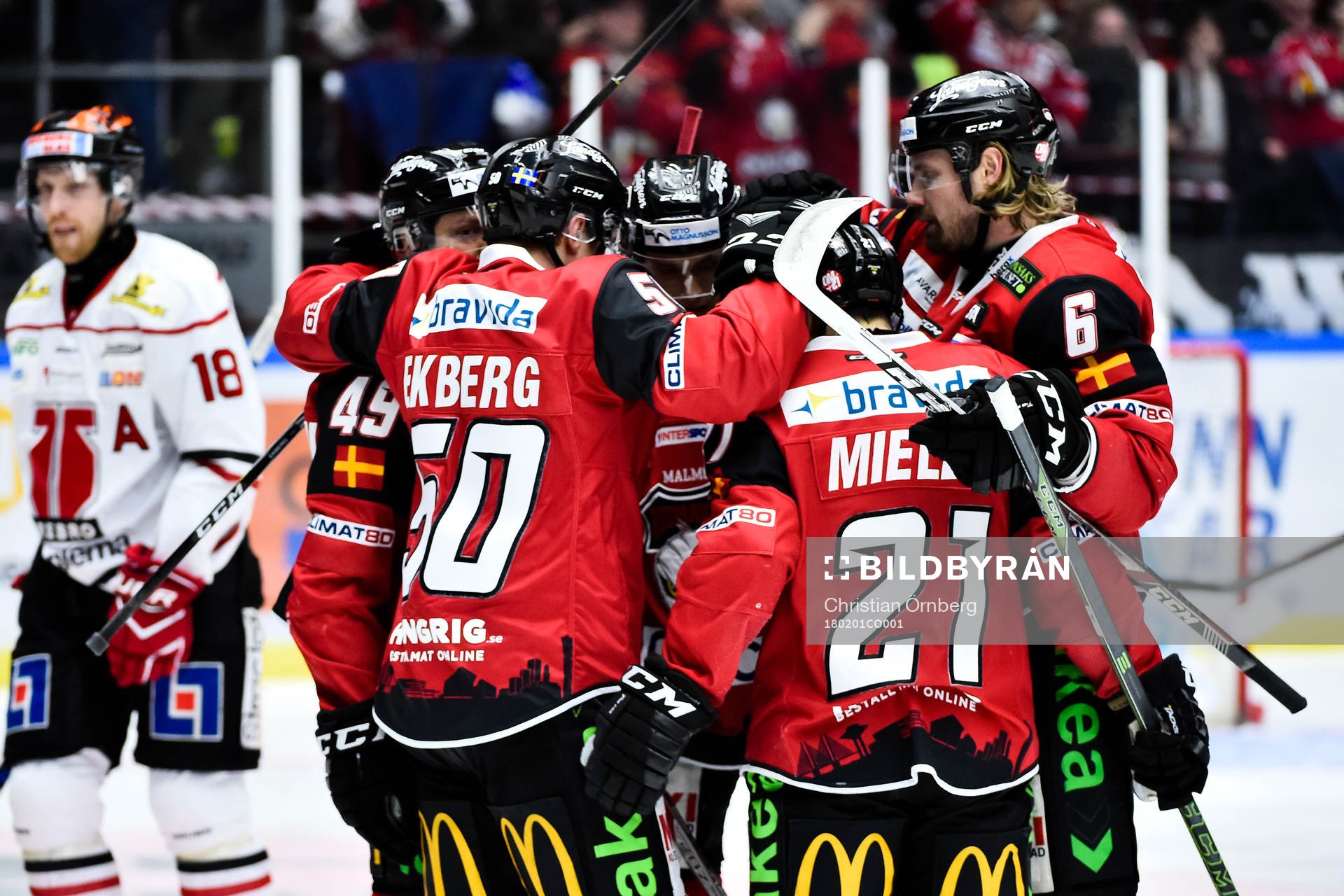 Malmö Redhawks Tobias Ekberg  jublar
