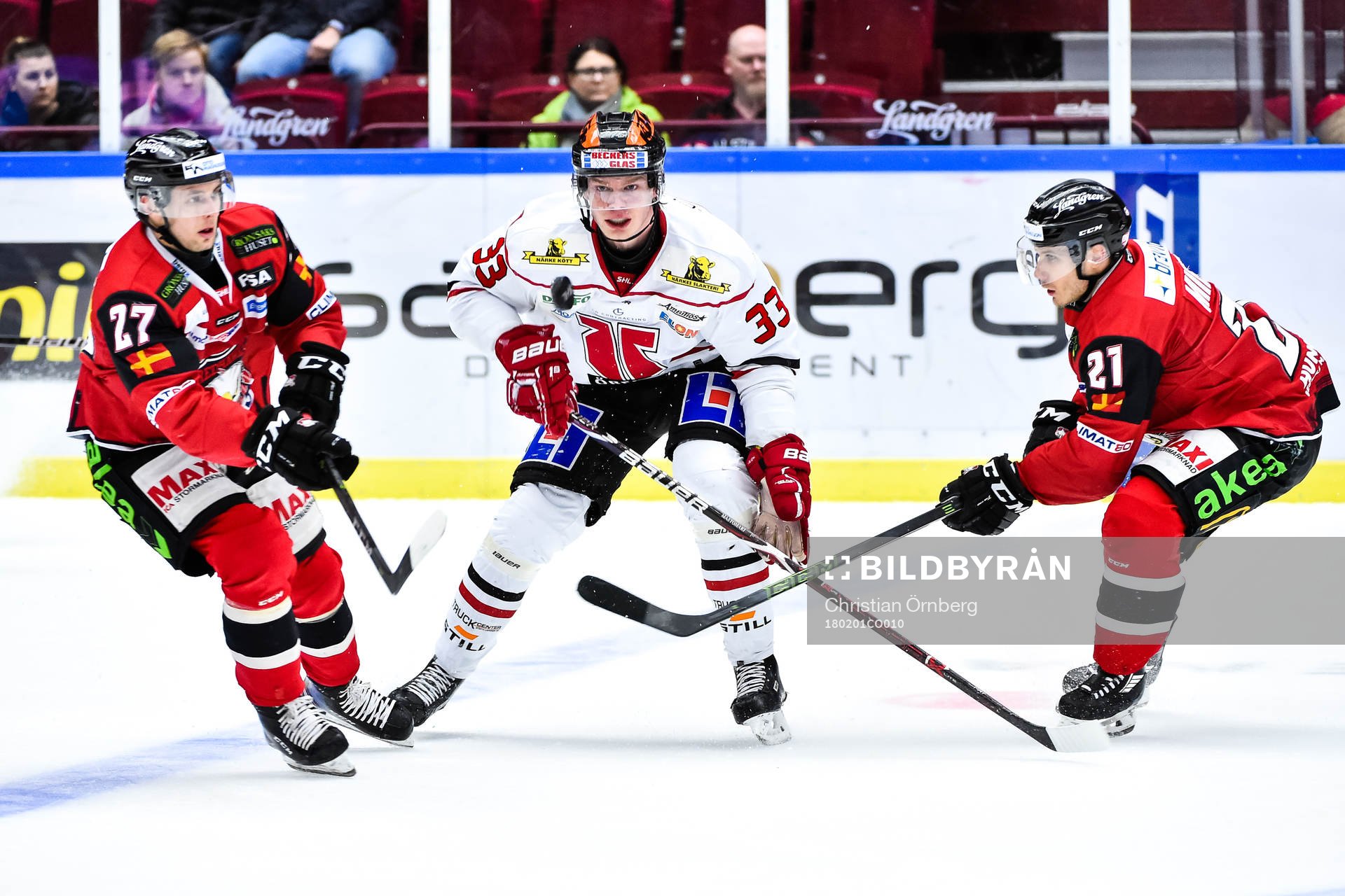 Malmö Redhawks Daniel Zaar och Andy Miele i en kamp mot